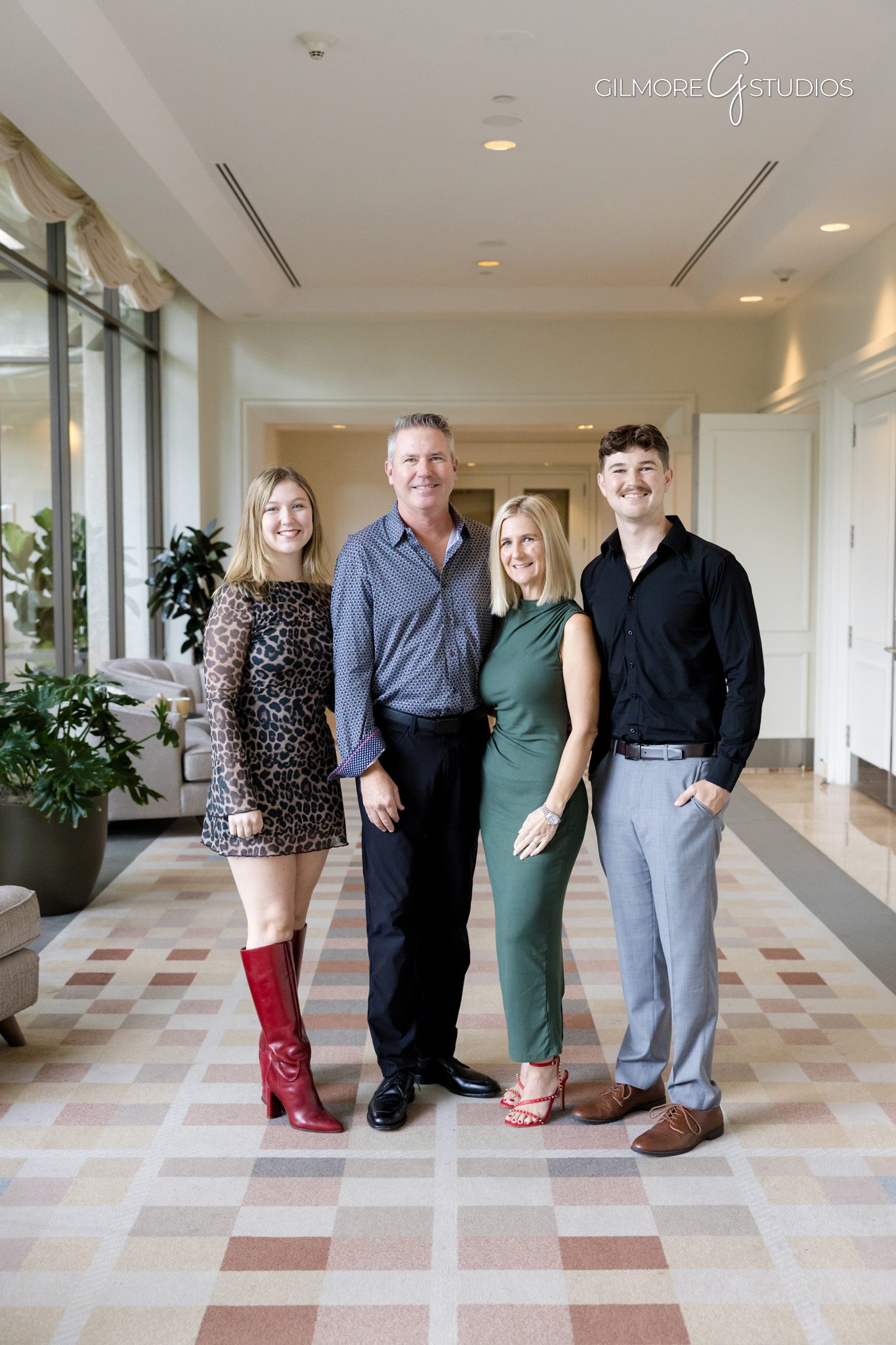 Newport Beach family photographer shooting in overcast weather.

Candid rainy family photography with ocean backdrop.