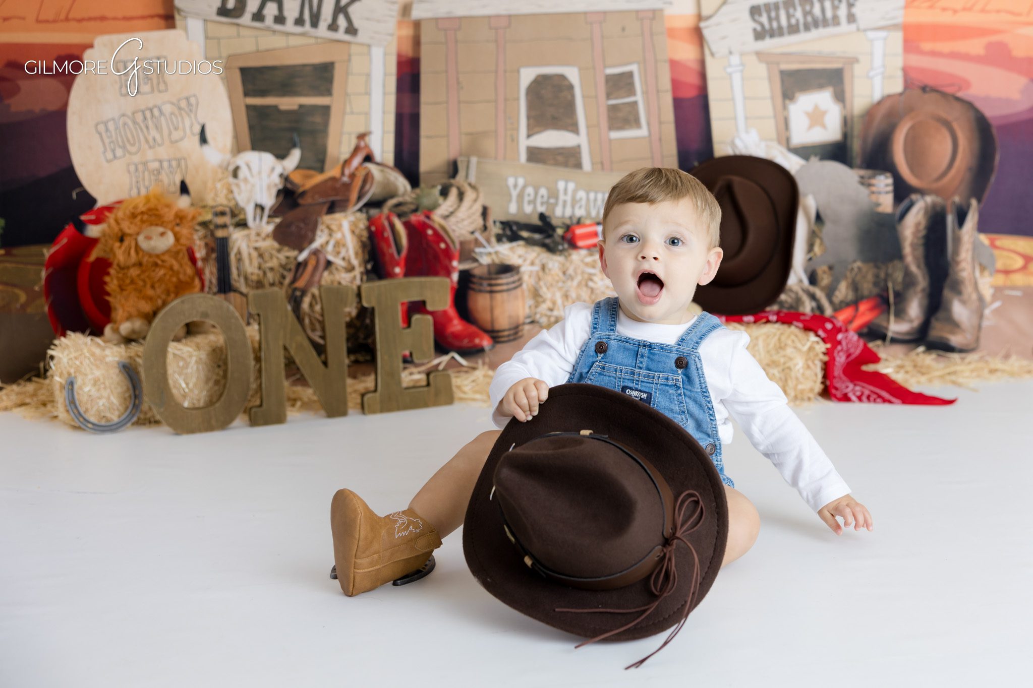 Rustic western cake smash setup for first rodeo portrait session,

Arizona photographer capturing cowboy birthday cake smash session,