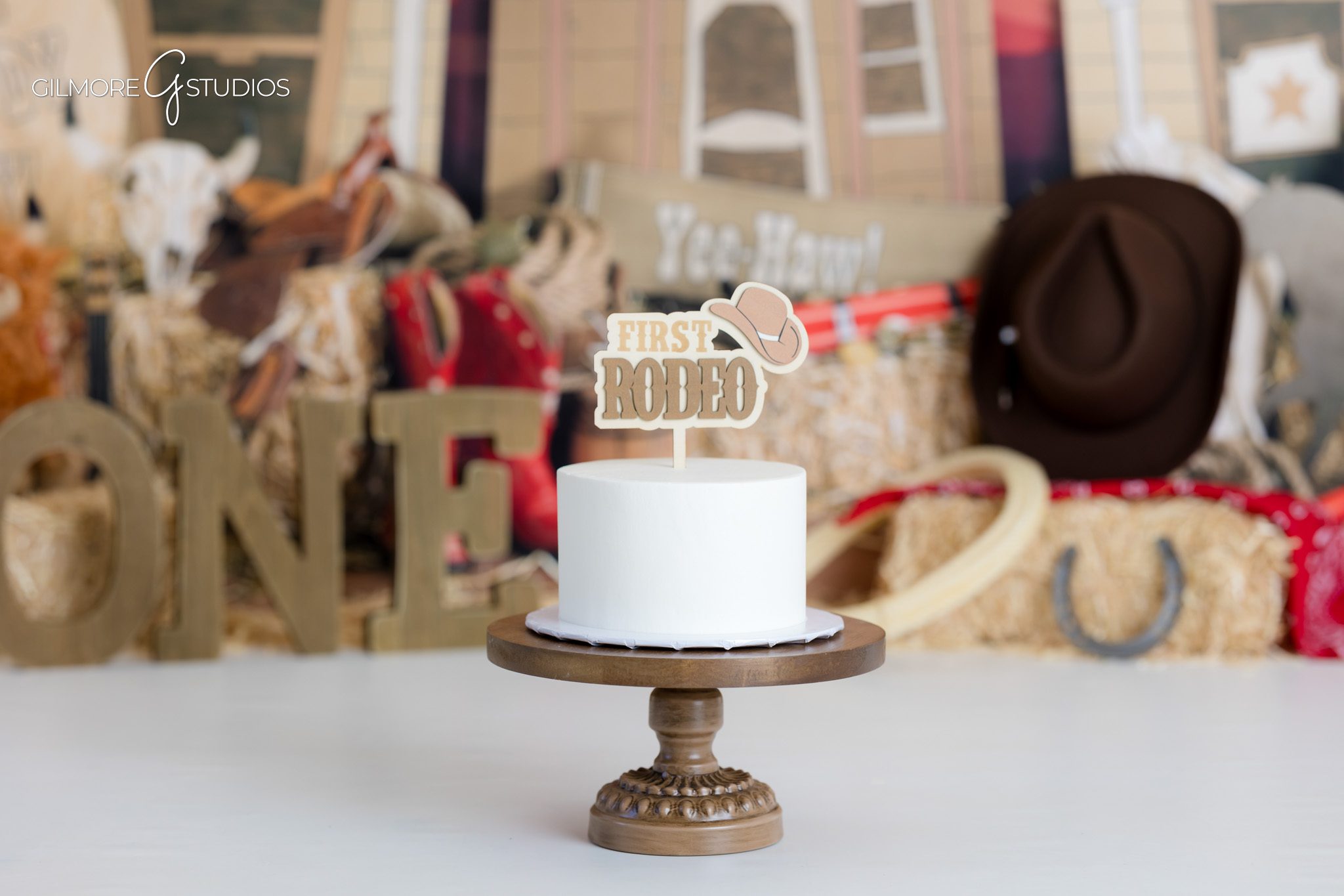Scottsdale studio photographer capturing cowboy birthday portraits,

Arizona cake smash photographer documenting first rodeo theme