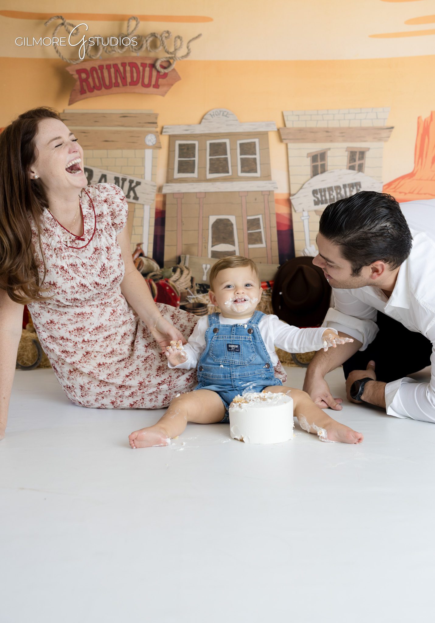 Arizona cake smash session with rustic barn backdrop and cowboy props,

First rodeo baby photoshoot photographed in Scottsdale studio,