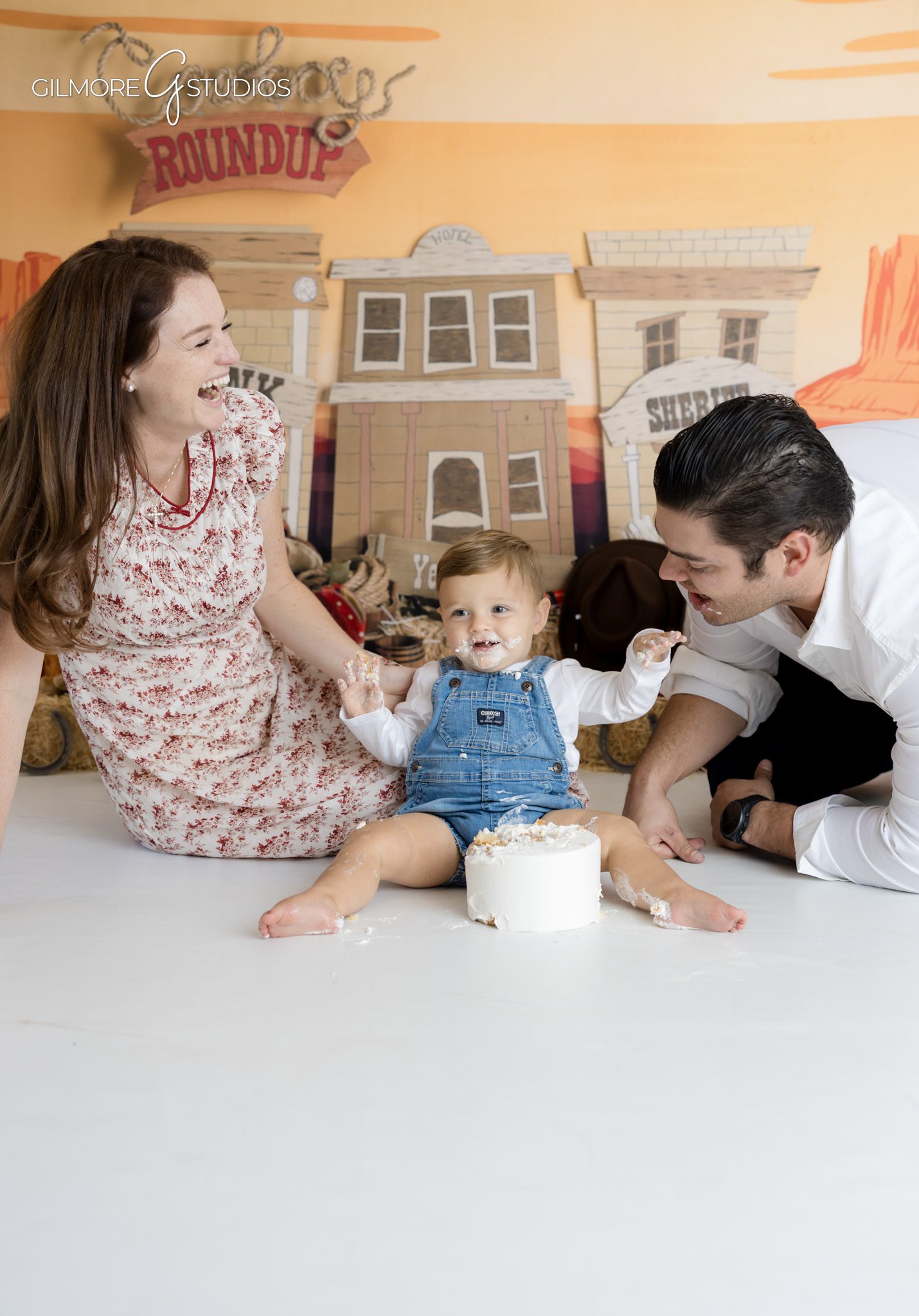 Baby cowboy first birthday photography with detailed western decor,

Arizona portrait photographer capturing adorable cowboy cake smash