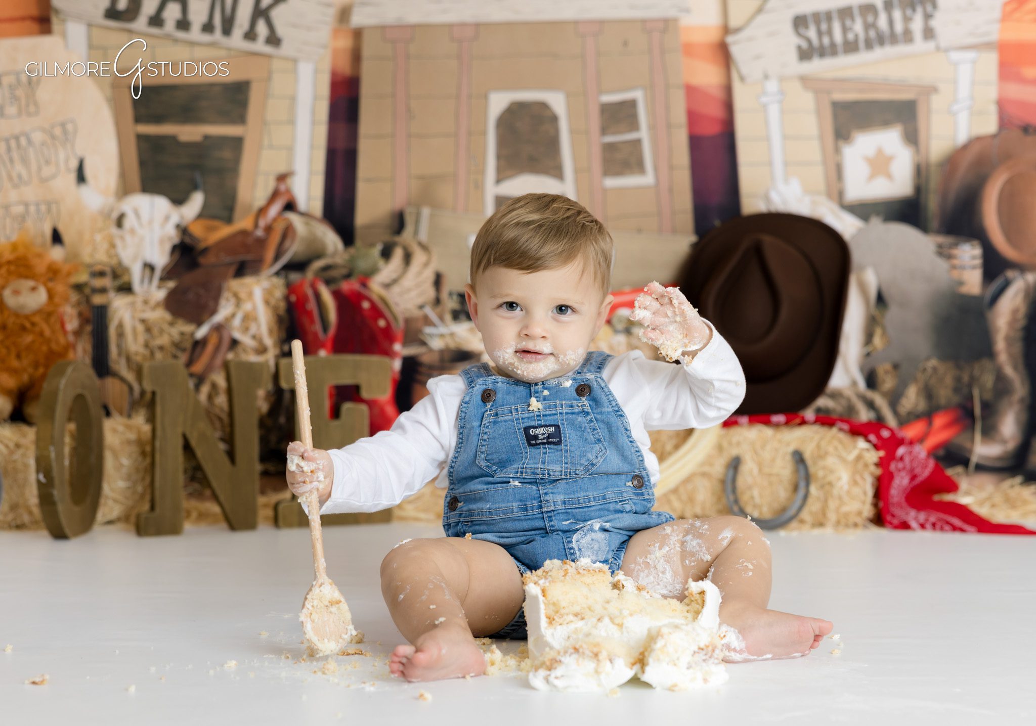 Baby’s first birthday cowboy session photographed in Arizona,

Scottsdale photographer capturing western character cake smash