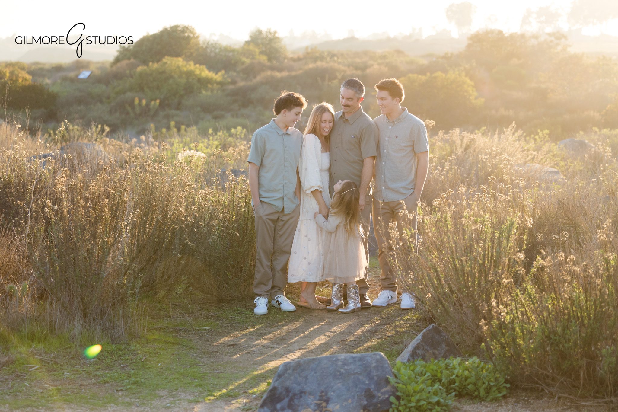fall colors family photo orange county,

golden hour fall family photography oc
