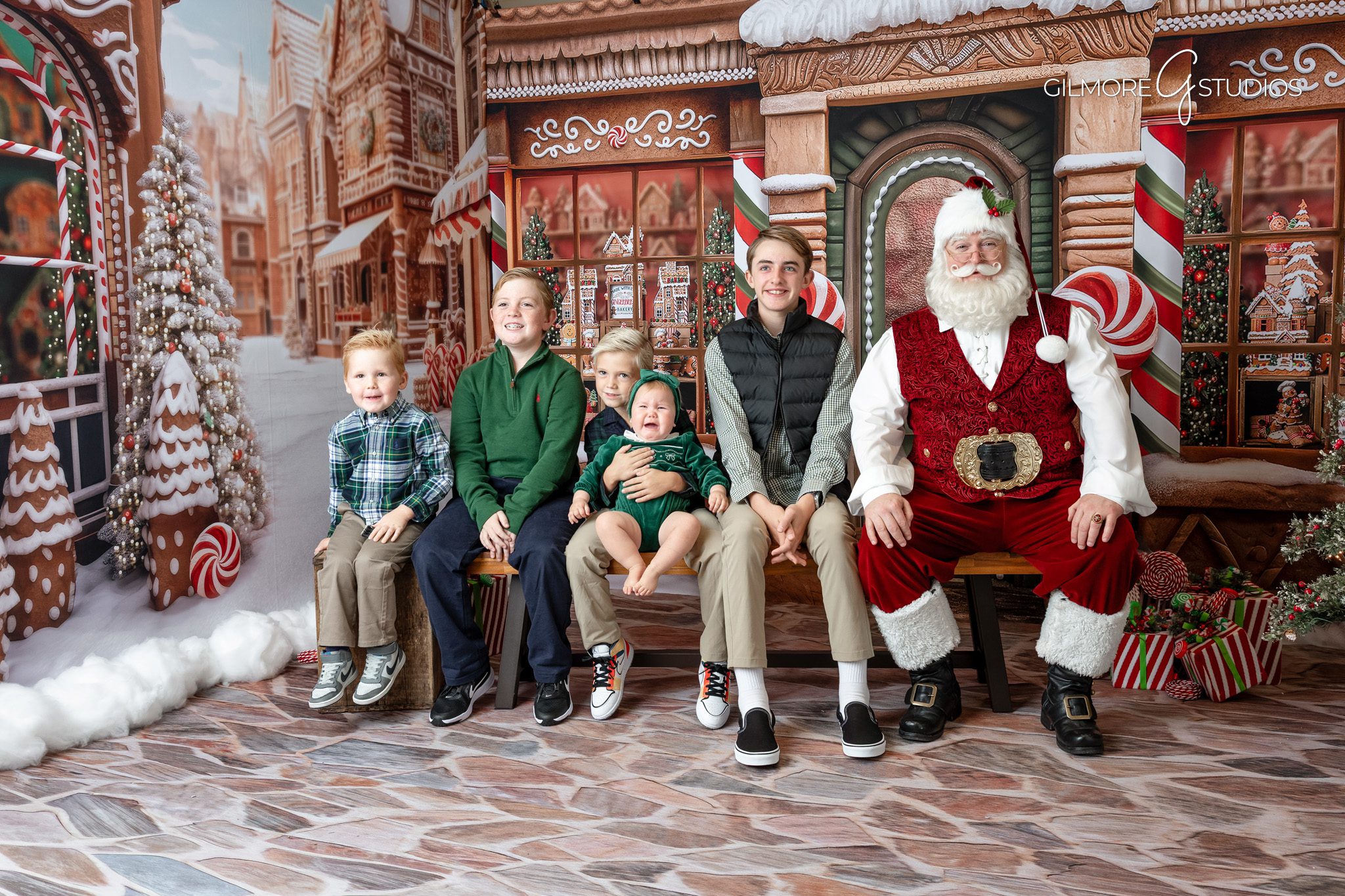 Chandler Arizona Santa photographer capturing magical holiday portraits,

Orange County Christmas mini session photography with warm festive lighting,