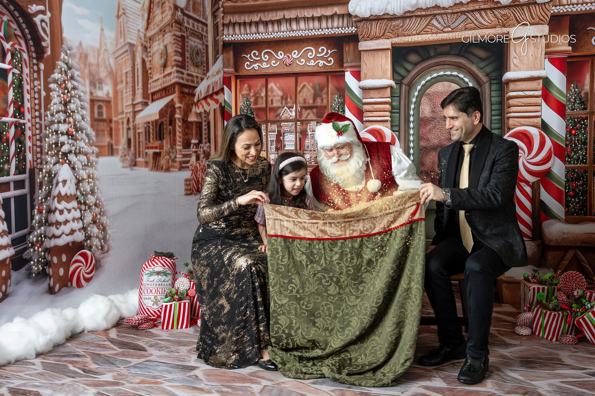 Queen Creek Christmas photography documenting Santa with children.

Cave Creek Santa mini session photographer capturing rustic holiday portraits.