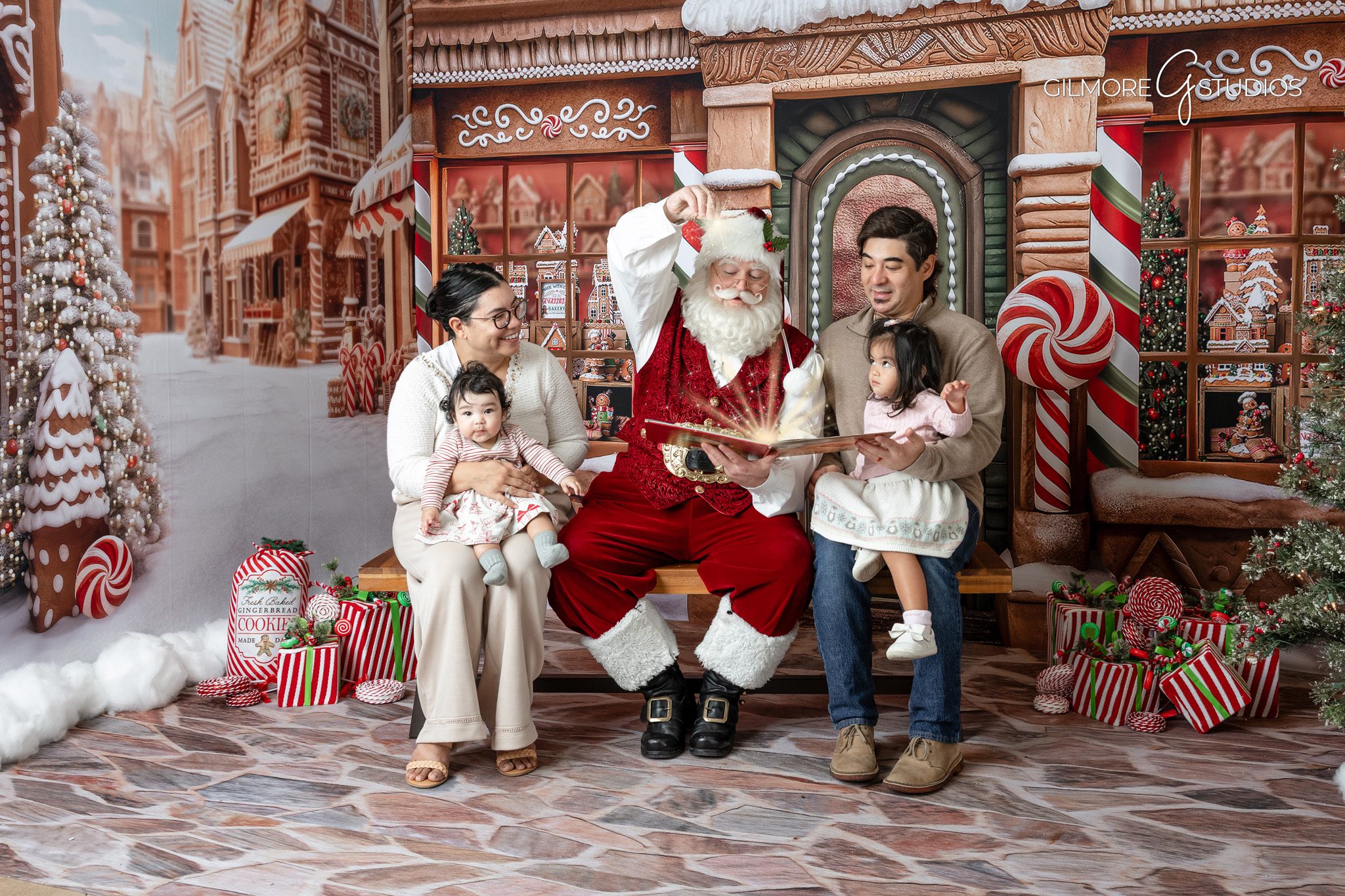 Arizona Santa photography showcasing classic Christmas themes,

Queen Creek Santa photographer capturing family holiday portraits,