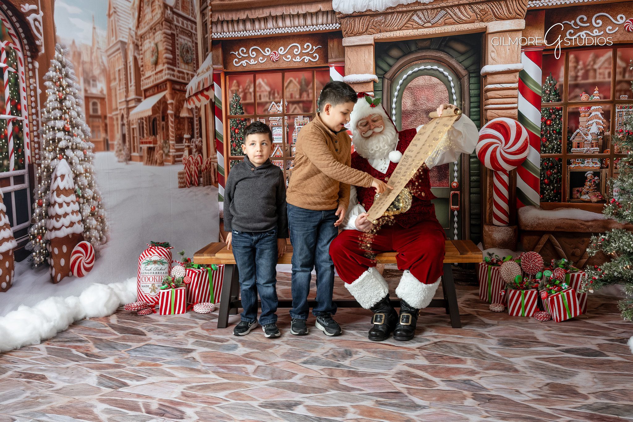 Chandler Santa photography capturing polished family Christmas portraits.

Tempe Santa mini session photographer capturing warm Christmas emotions.