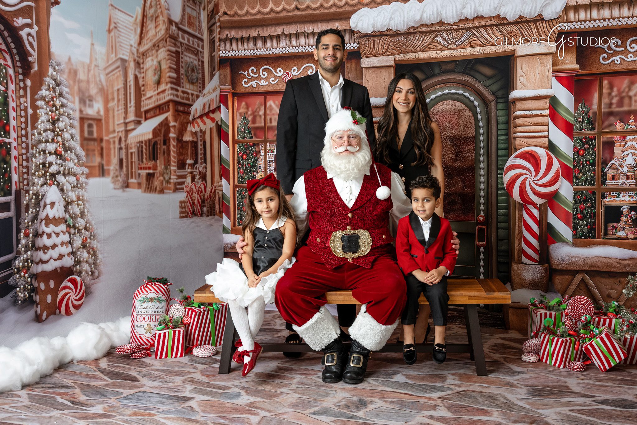 Santa mini session photographer in Orange County capturing magical Christmas portraits.

Holiday Santa portrait photography with Gilmore Studios in Newport Beach.