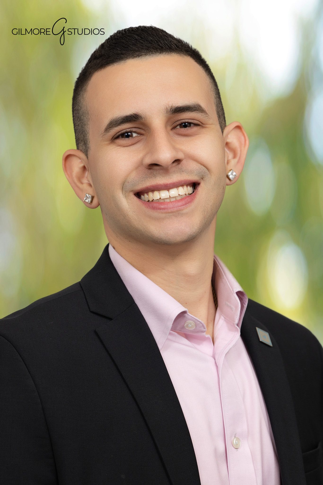 Business conference photographer capturing exhibitor interactions.
Event photography showing mentor and mentee speaking at workshop.