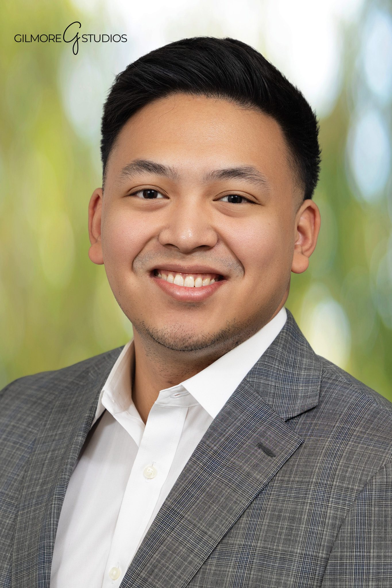 Professional event photography documenting trade show booth interactions.
San Diego corporate photographer capturing brand activation moment.