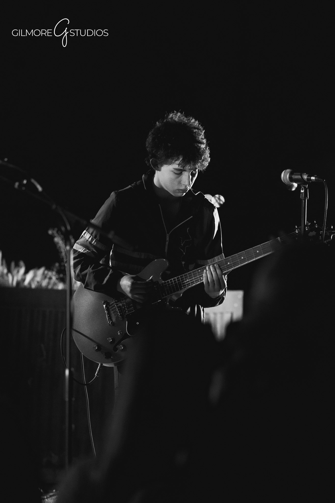 Live music photography featuring band members performing in Gilbert Arizona

Gilbert Arizona concert photographer capturing a live music event