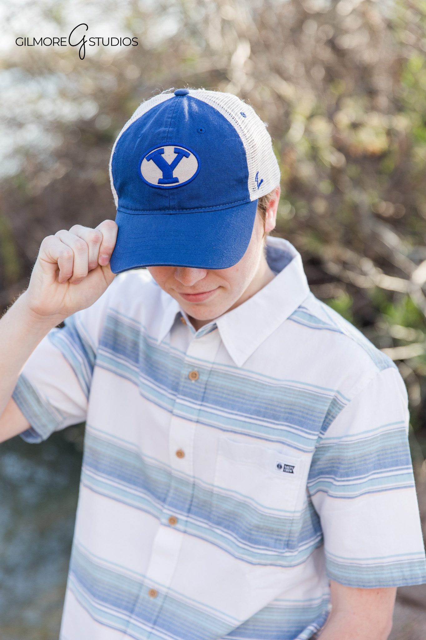 Senior guy portrait photography featuring natural movement at Riparian Preserve

High school senior photos captured outdoors by a professional photographer