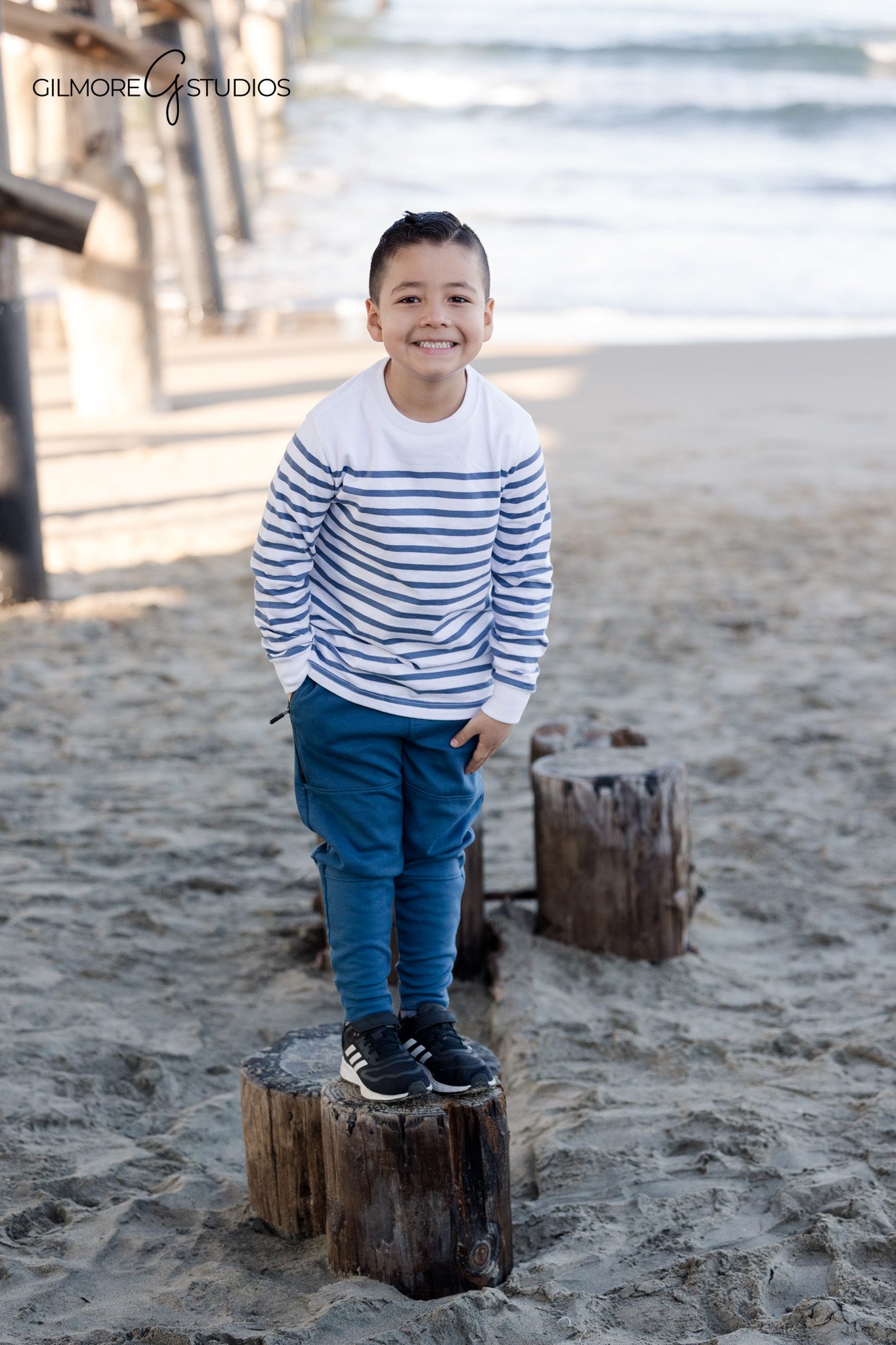 Birthday portrait photography for a boy at Newport Beach pier

Newport Beach child photographer capturing beach birthday moments