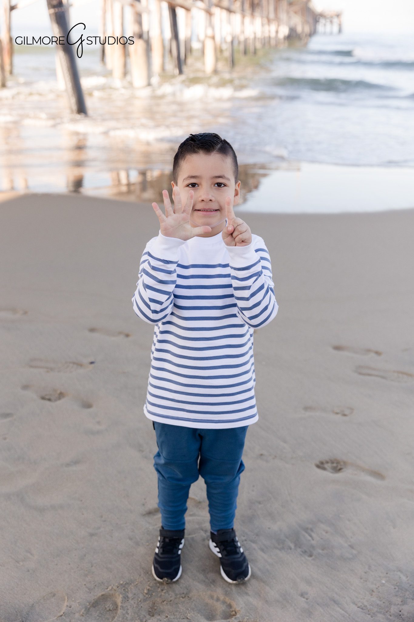 Beach birthday portrait photography of a boy walking along Newport Pier

Newport Beach child photographer capturing candid birthday moments at the pier