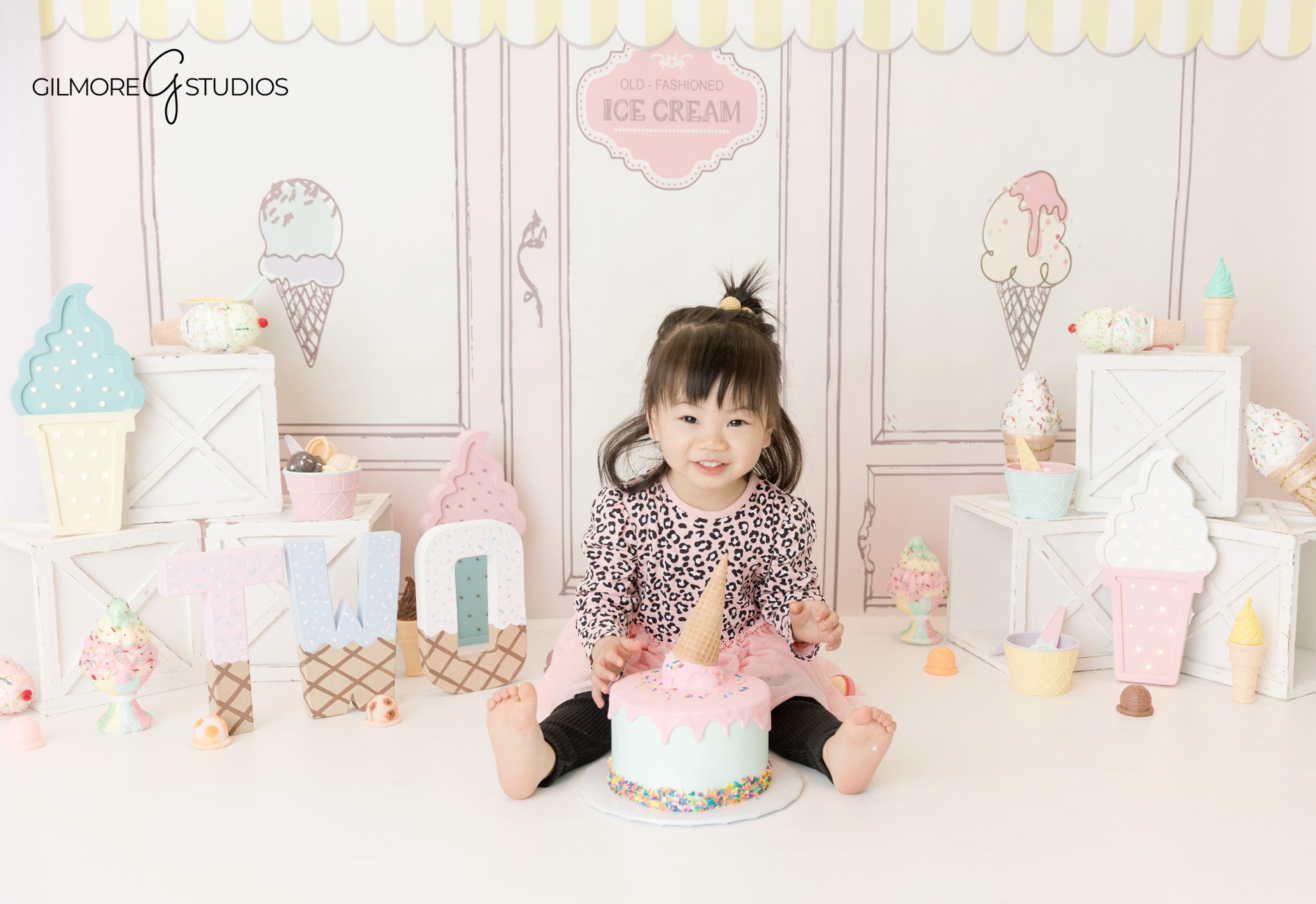 Ice cream shop birthday photoshoot for a 2 year old photographed by a child photographer
Toddler birthday photography capturing a 2 year old at an ice cream shop