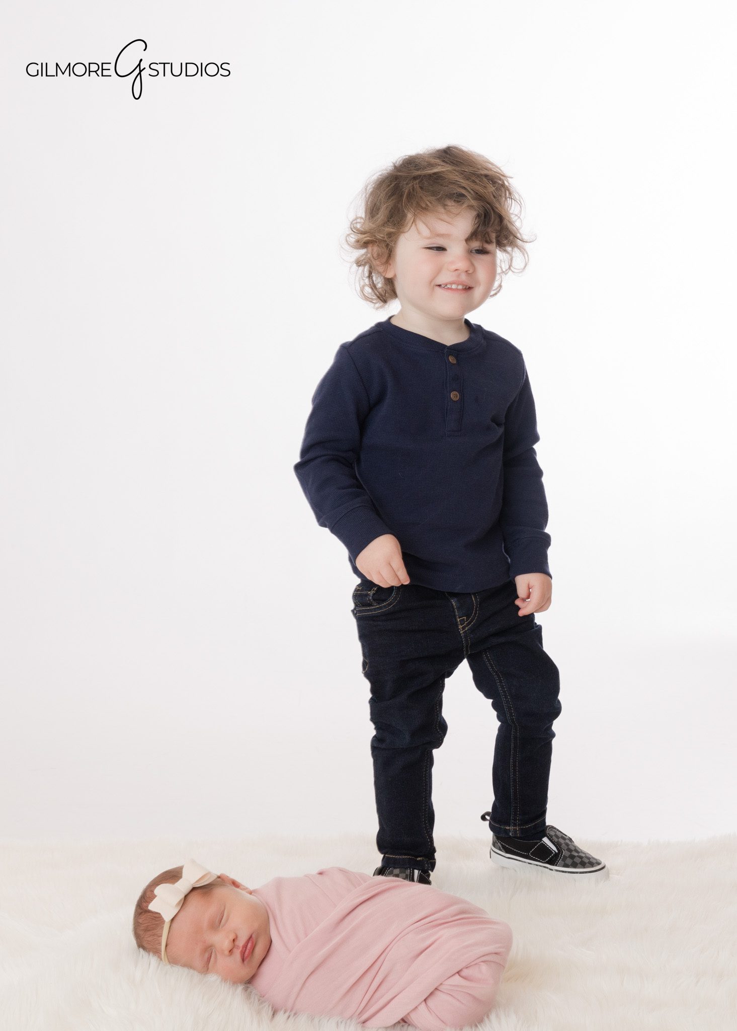 Fine art newborn portrait by Gilmore Studios in Phoenix Arizona

Luxury newborn photography session photographed with fine art approach