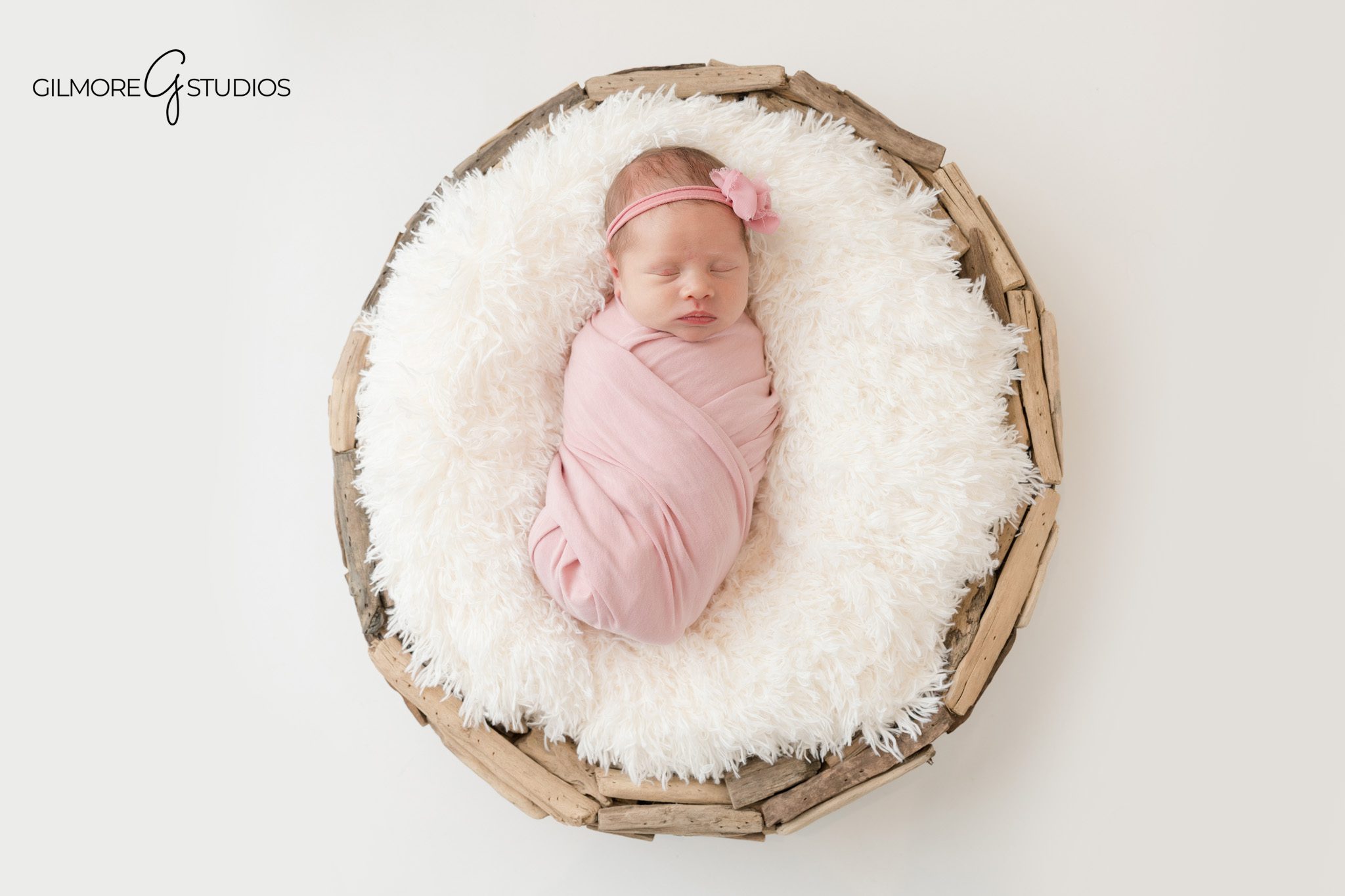 Luxury newborn portrait captured in a Phoenix Arizona photography studio

Studio newborn photography session photographed by a professional photographer