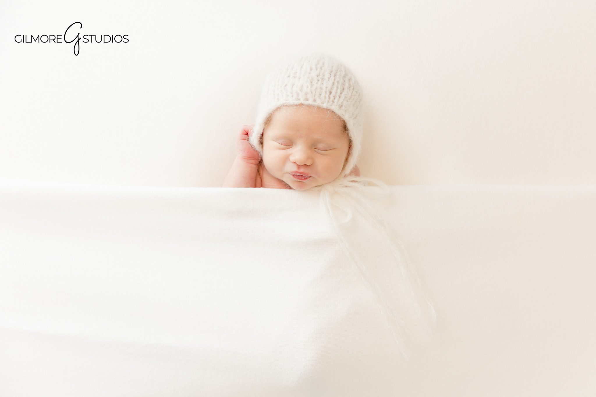 Fine art newborn portrait photography highlighting newborn features

Luxury newborn photography session captured in Phoenix studio