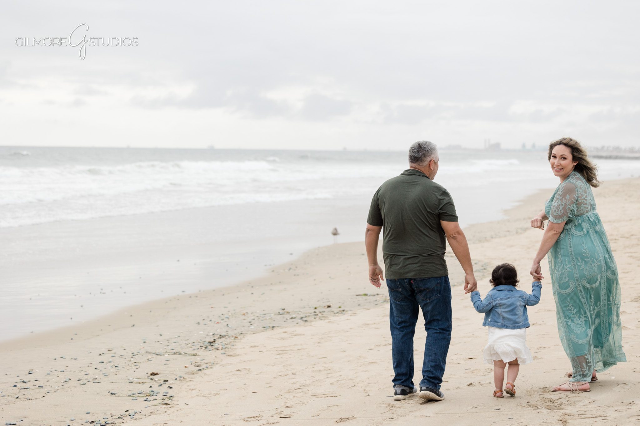 Pregnancy photography at the beach captured by a Newport Beach photographer
Beach maternity photography session with ocean backdrop at Newport Pier