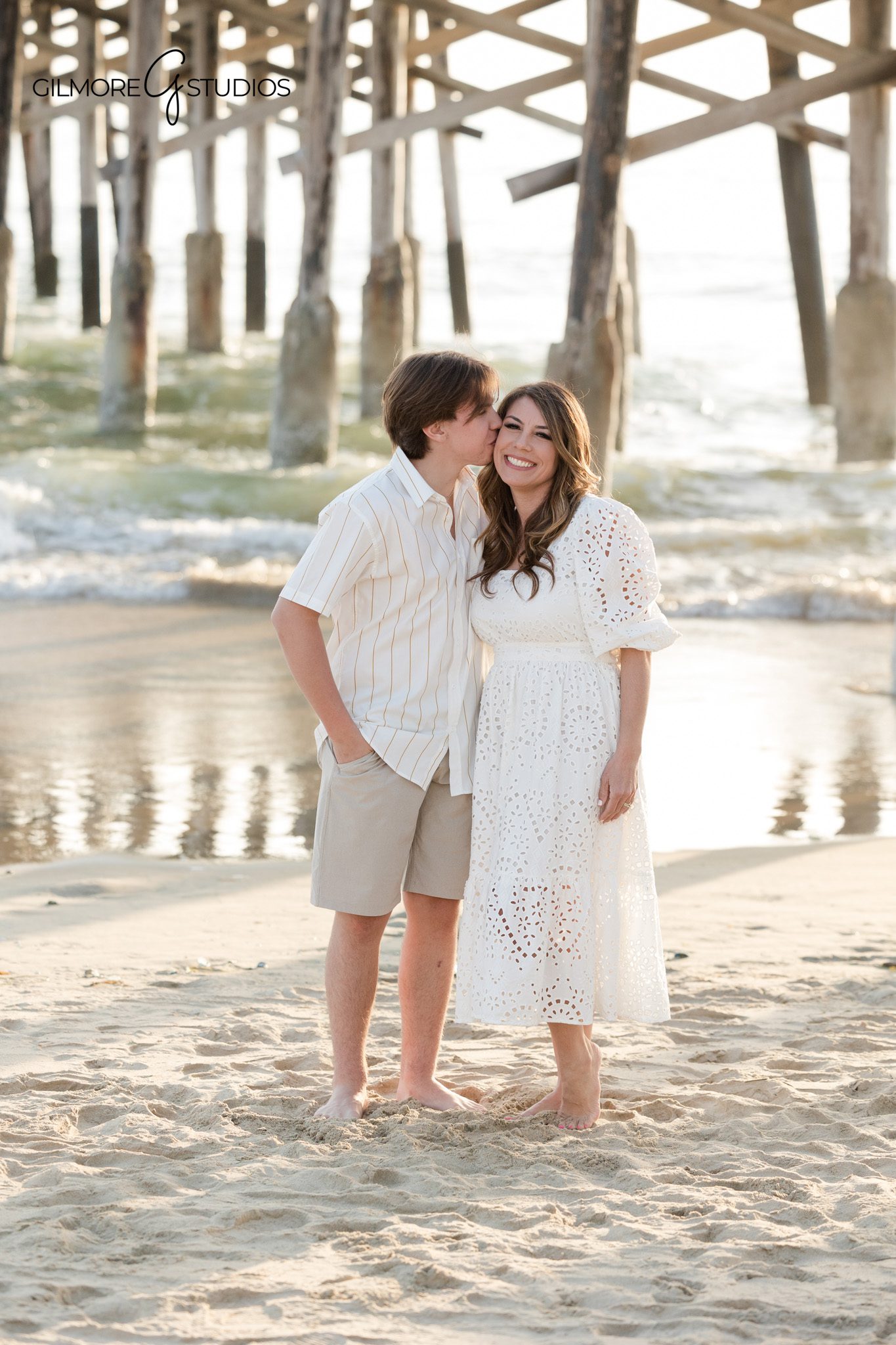 Family portrait photography with ocean tones at Newport Pier

Newport Beach family photography session designed for timeless wall art