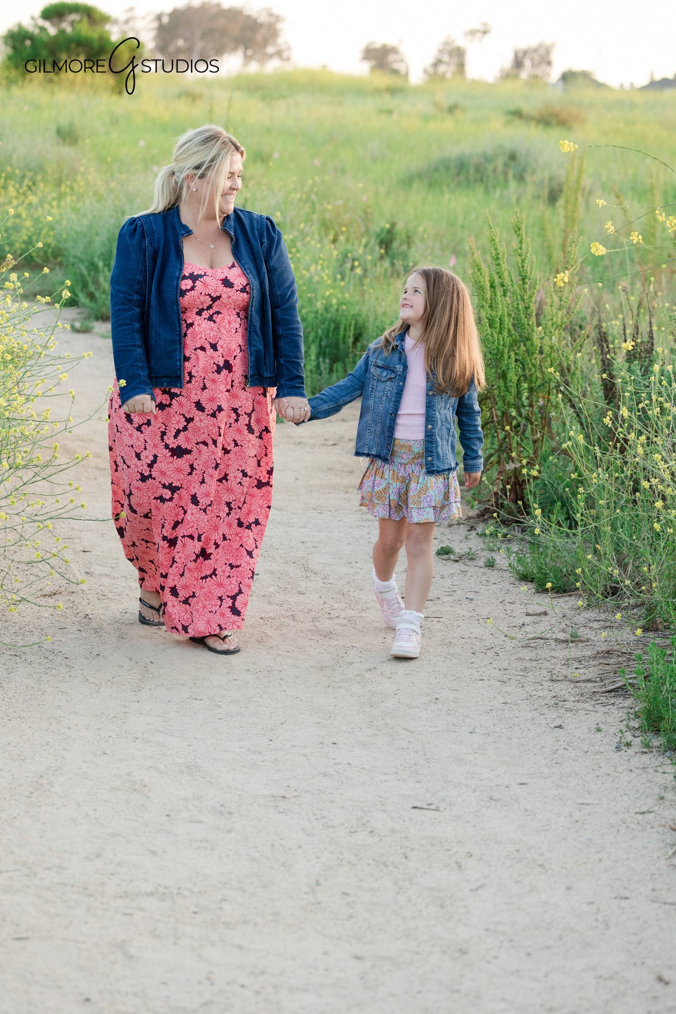 Outdoor birthday portrait photography for children at Back Bay

Back Bay birthday photography session photographed by a professional photographer