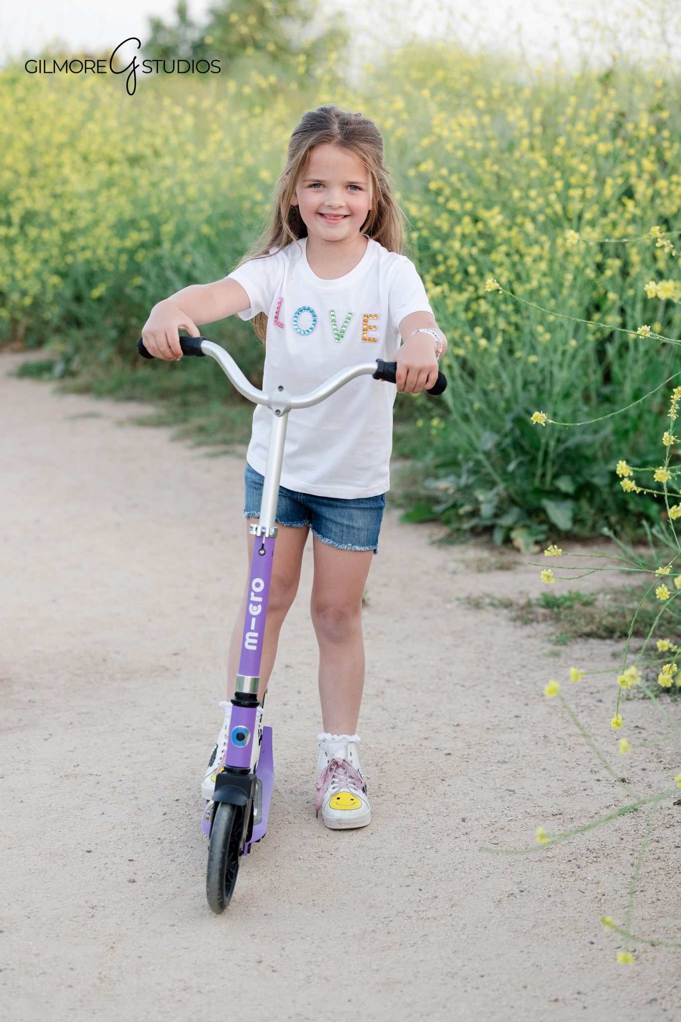 Birthday photography session for a 6 year old girl captured naturally

Child photographer capturing candid birthday moments at Back Bay