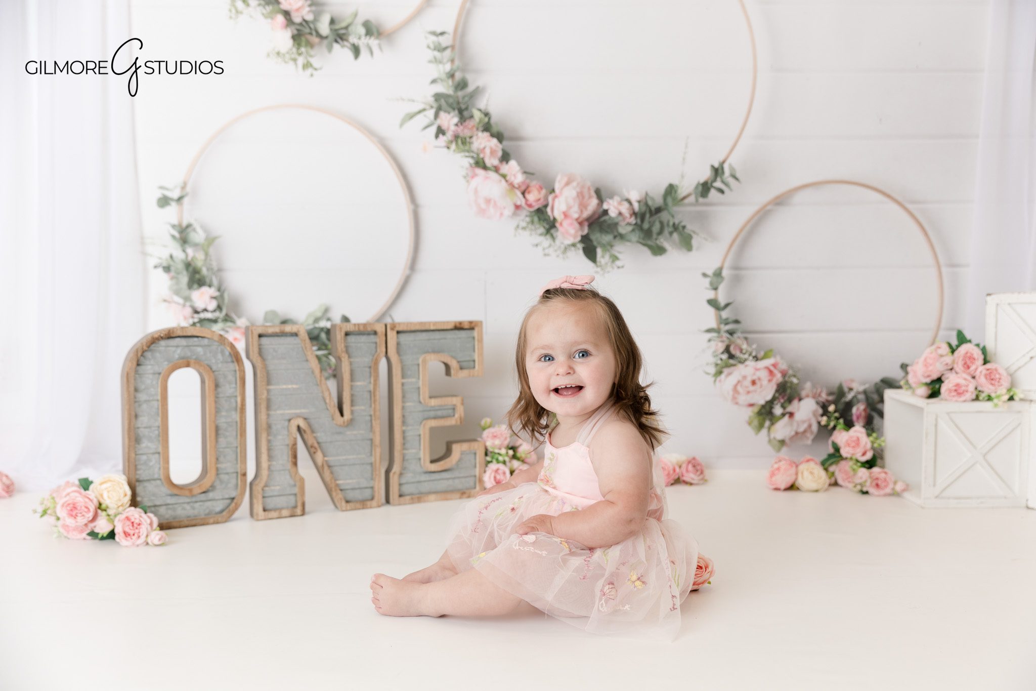 Professional photographer capturing a first birthday cake smash portrait

Baby milestone photography session photographed in Orange County