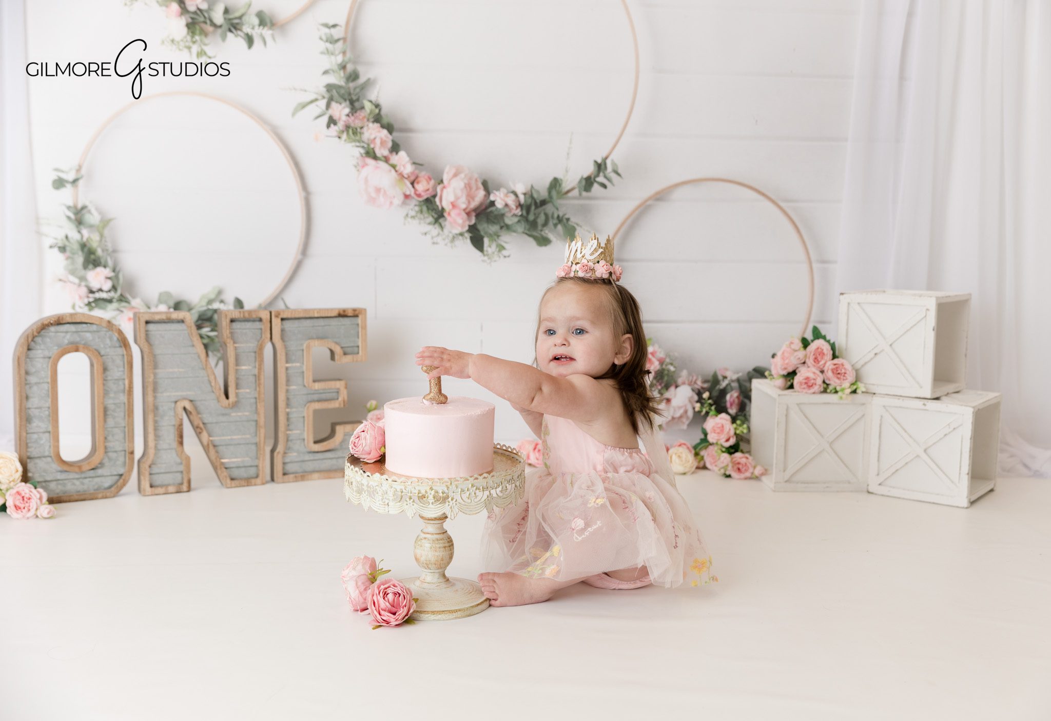 First birthday photography session photographed by a Newport Beach photographer

Cake smash photography featuring a baby enjoying their first cake