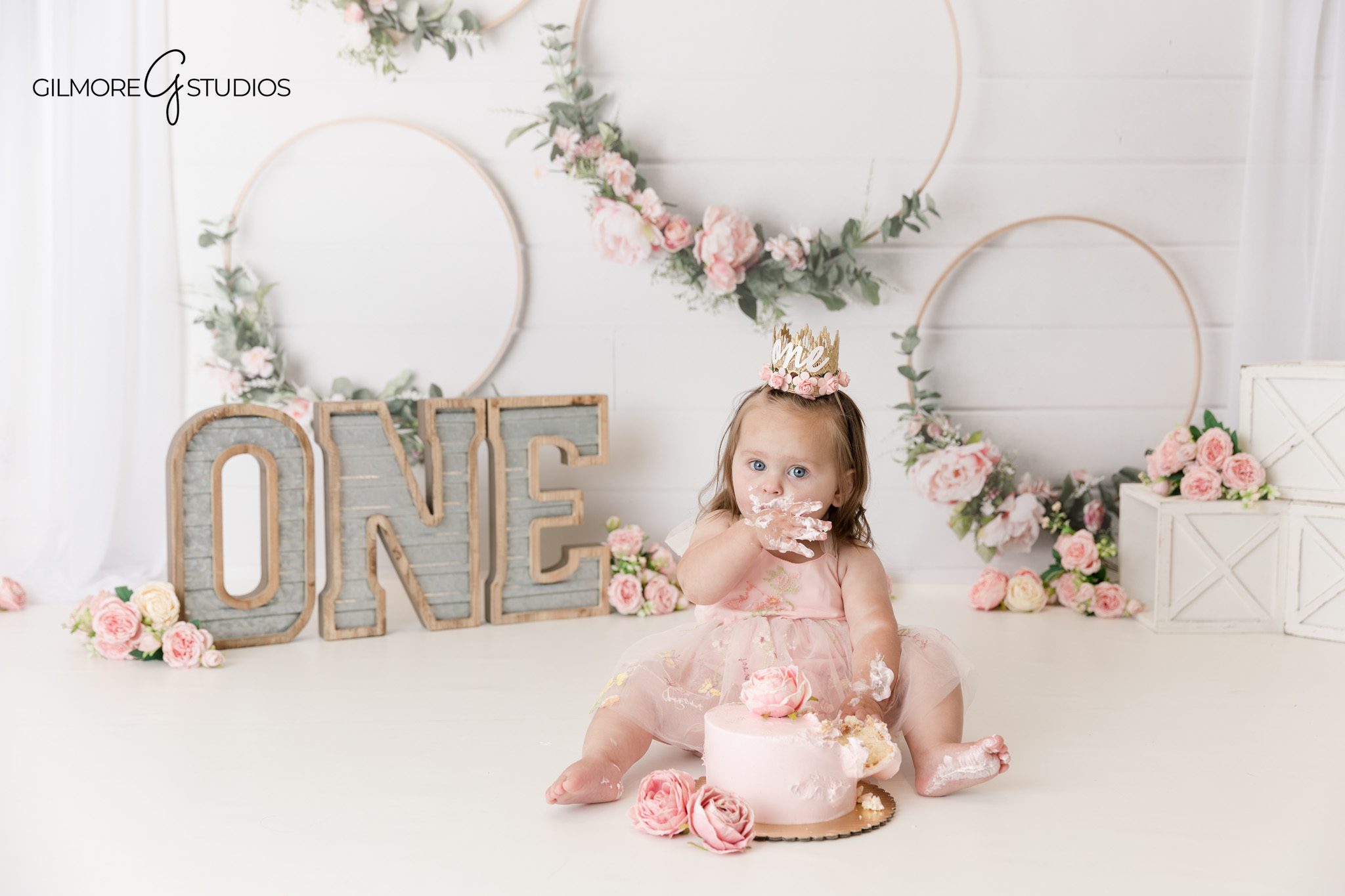 Professional cake smash portrait photography with refined lighting

Baby milestone photography documenting a one year old celebration