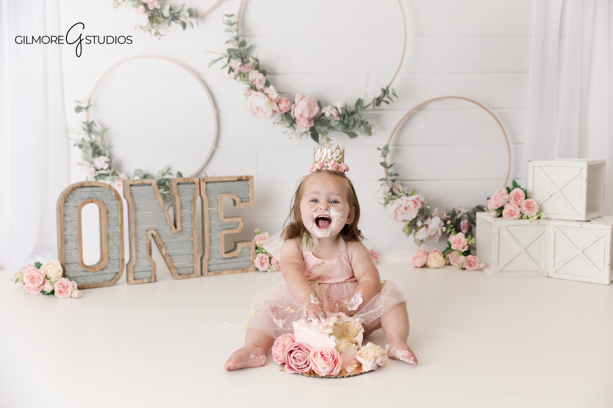 Professional baby photography capturing a cake smash moment

Cake smash portrait photography designed for timeless keepsakes