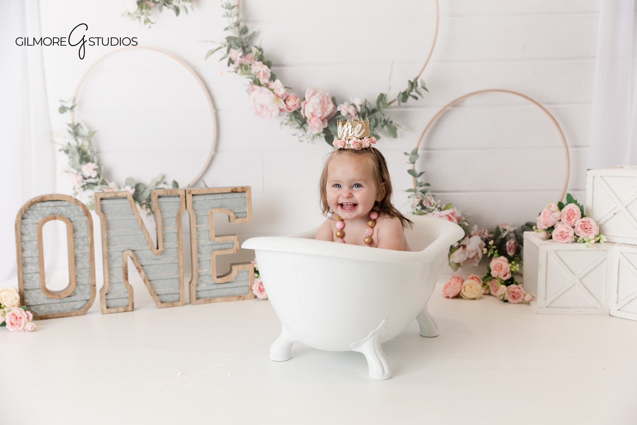 Professional baby photography session captured with neutral backdrops

Cake smash portrait photography designed for long term keepsakes