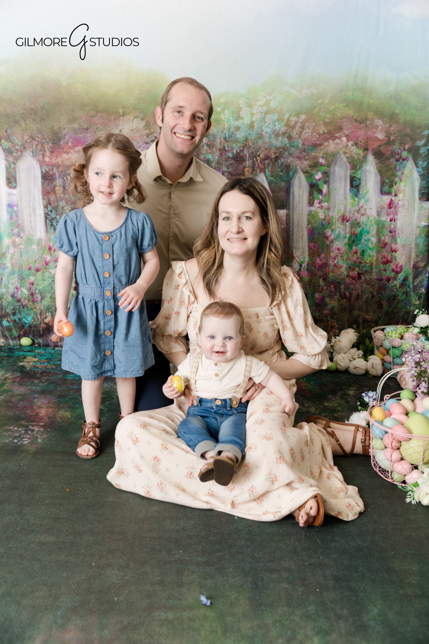 Easter Bunny mini session portrait captured with professional lighting

Seasonal Easter Bunny photography featuring children portraits