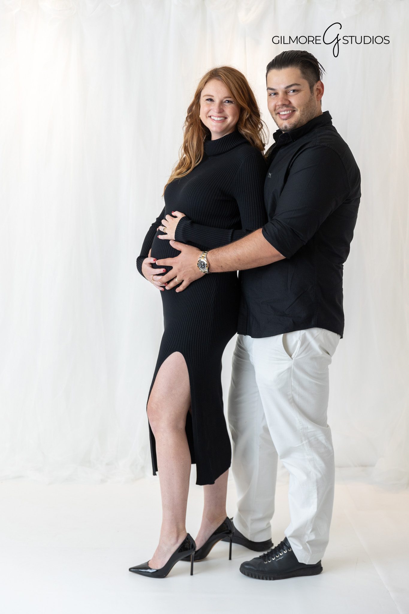 mother to be seated in white background maternity portrait

dramatic side profile maternity portrait black and white