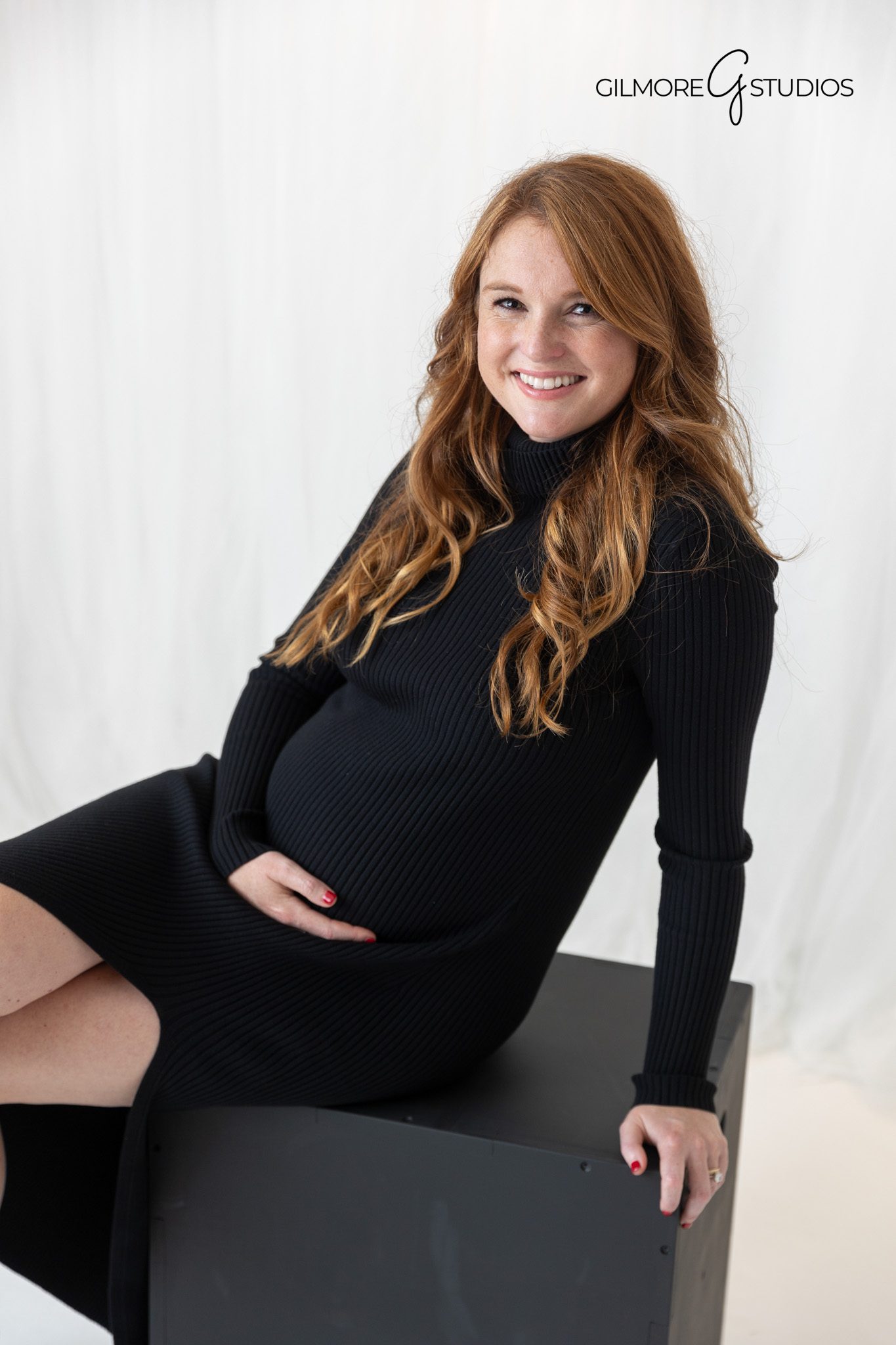 studio lighting maternity portrait OC

minimalist maternity studio portrait local photographer