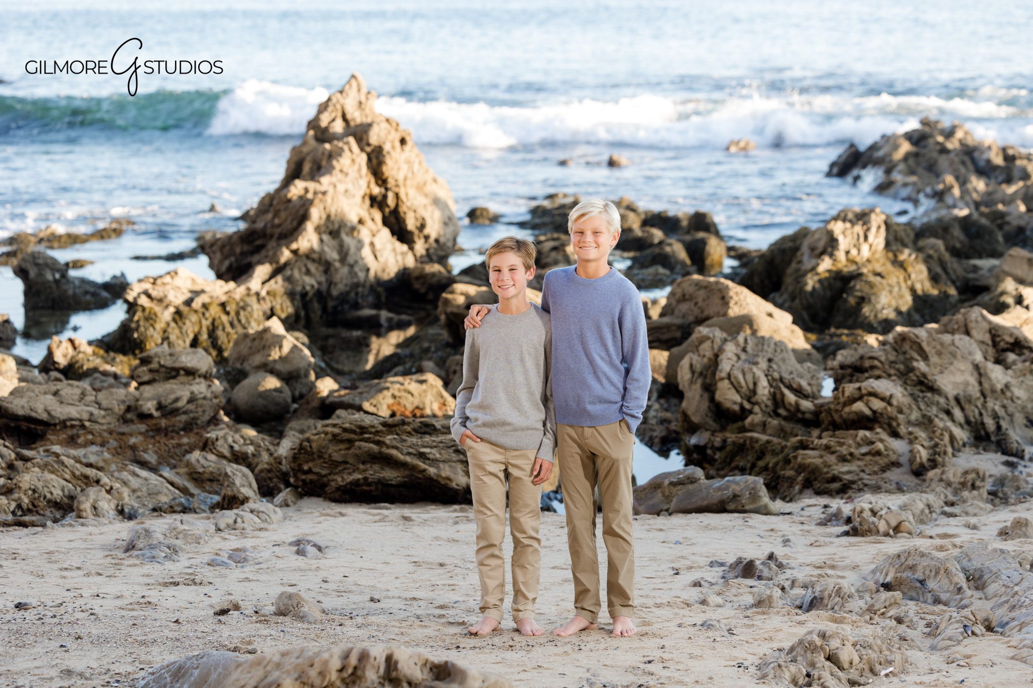 Photographer capturing coastal cliffs and family connection in CDM.

Newport Beach family photography with parents holding children by the water.