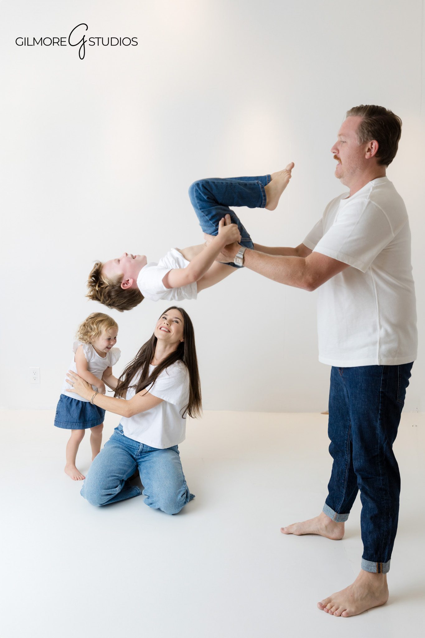 Cozy family photography captured in modern white studio.

Professional family photographer creating clean, timeless images.