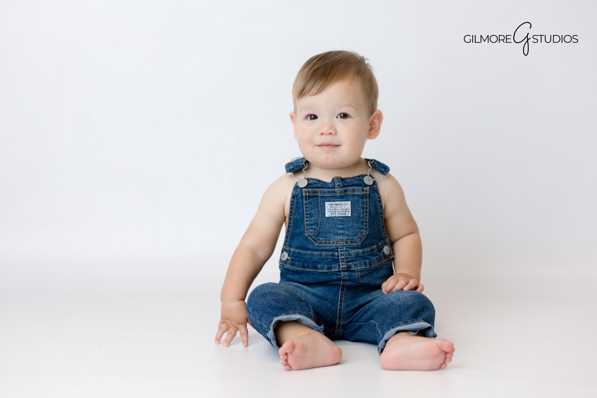 Santa Ana family photographer documenting first birthday details.

Elmo cake smash images photographed by Gilmore Studios.