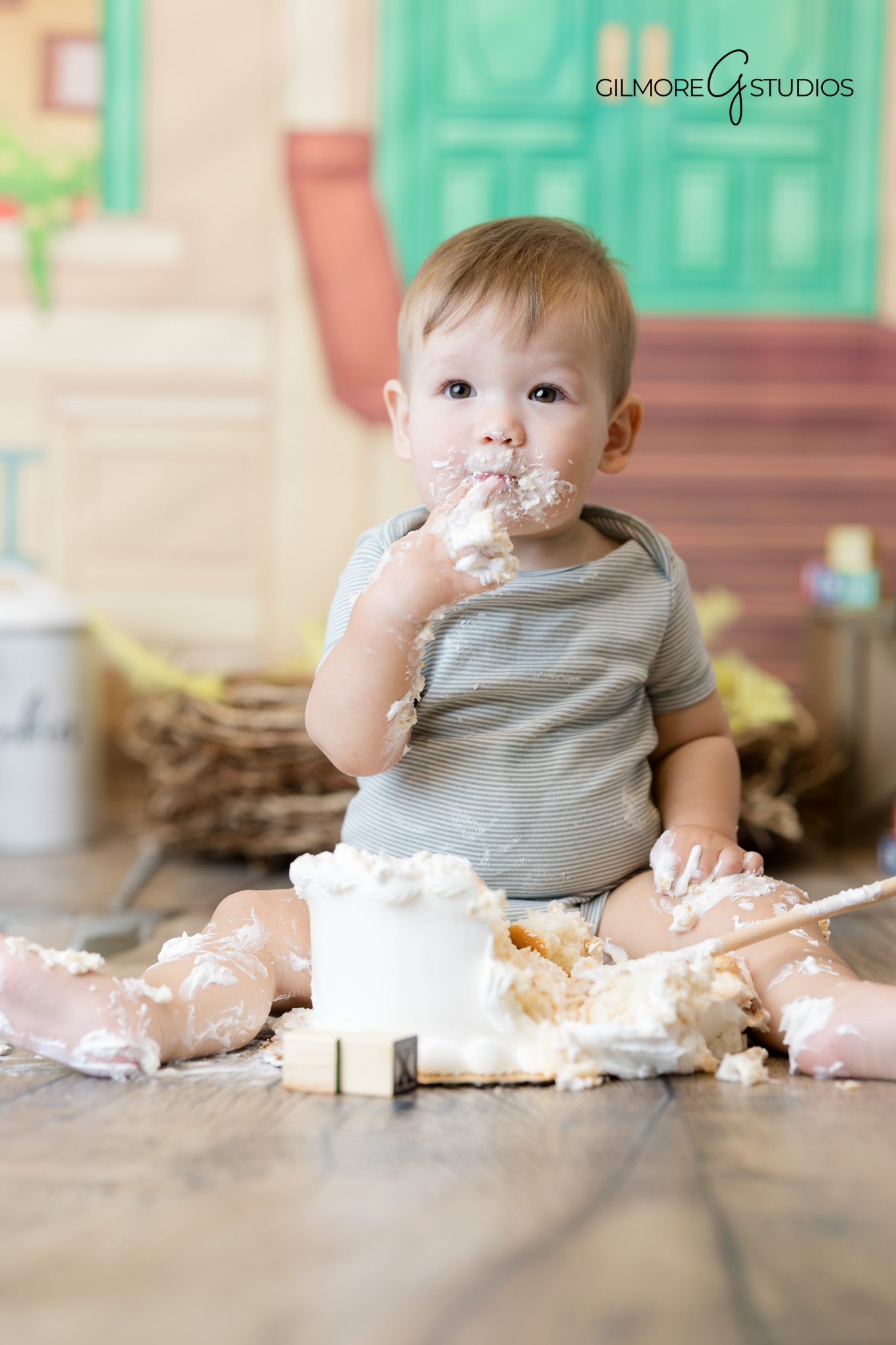 Professional photographer capturing baby with Elmo cake.

Santa Ana cake smash photography featuring Sesame Street theme.
