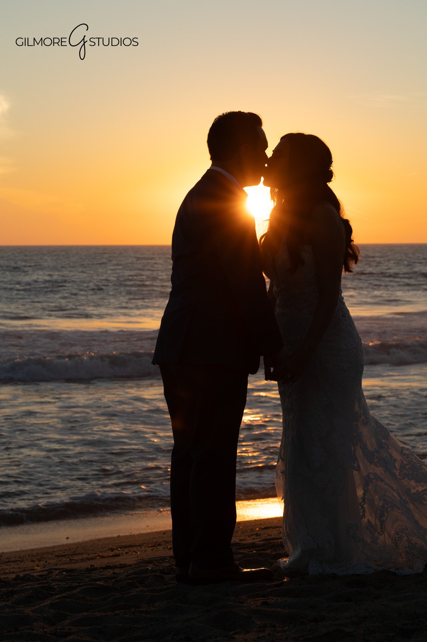 San Clemente beach bridal photography with soft natural tones

Bride and groom wedding portrait photography by the ocean in San Clemente
