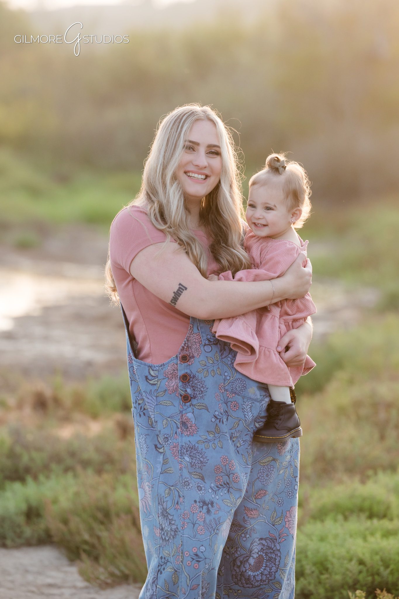Photographer capturing parents hugging kids during Back Bay session.

Newport Beach photographer documenting extended family standing in field.