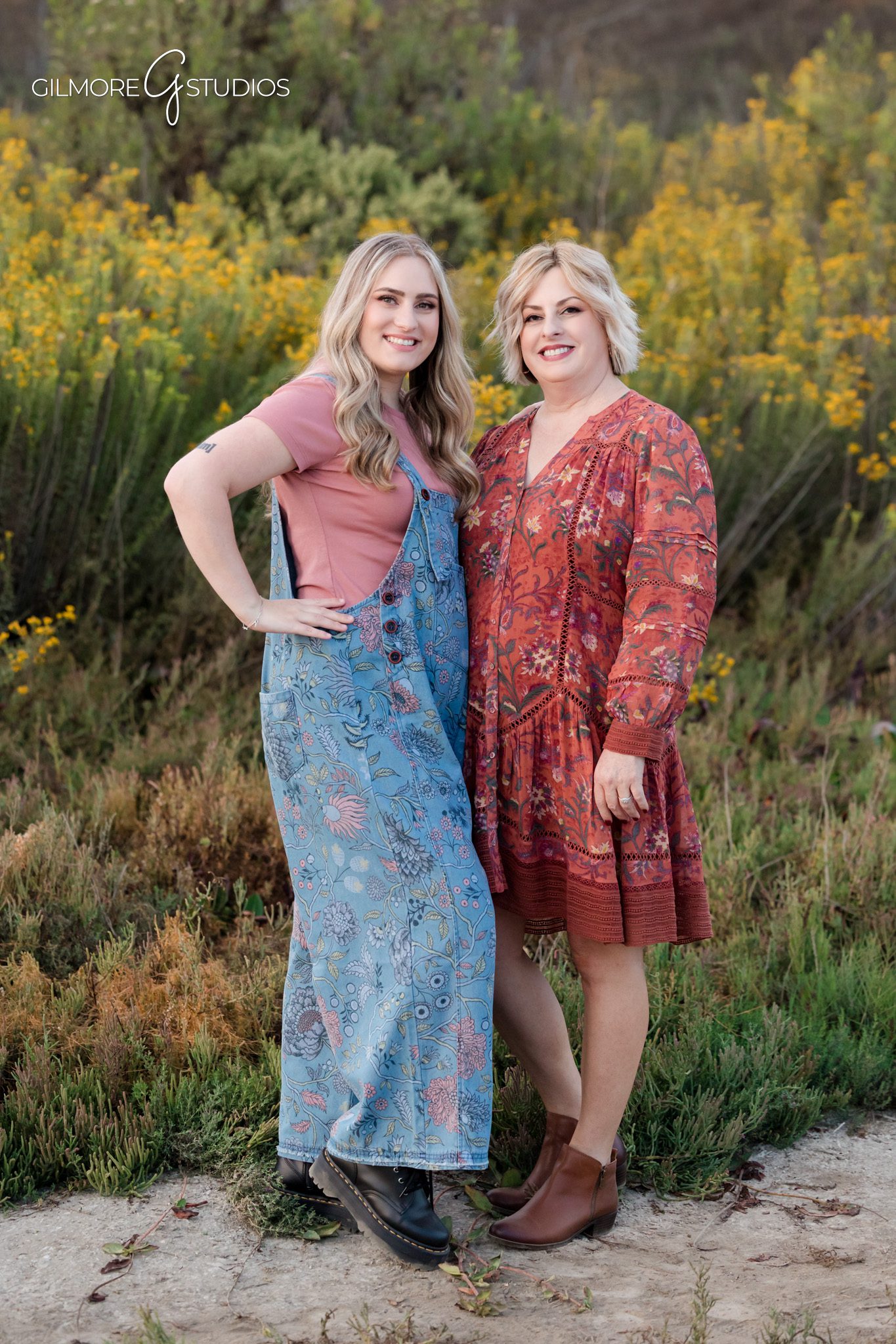 Back Bay portrait photography with natural colors and soft tones.

Newport Beach photographer capturing lifestyle extended family photos.