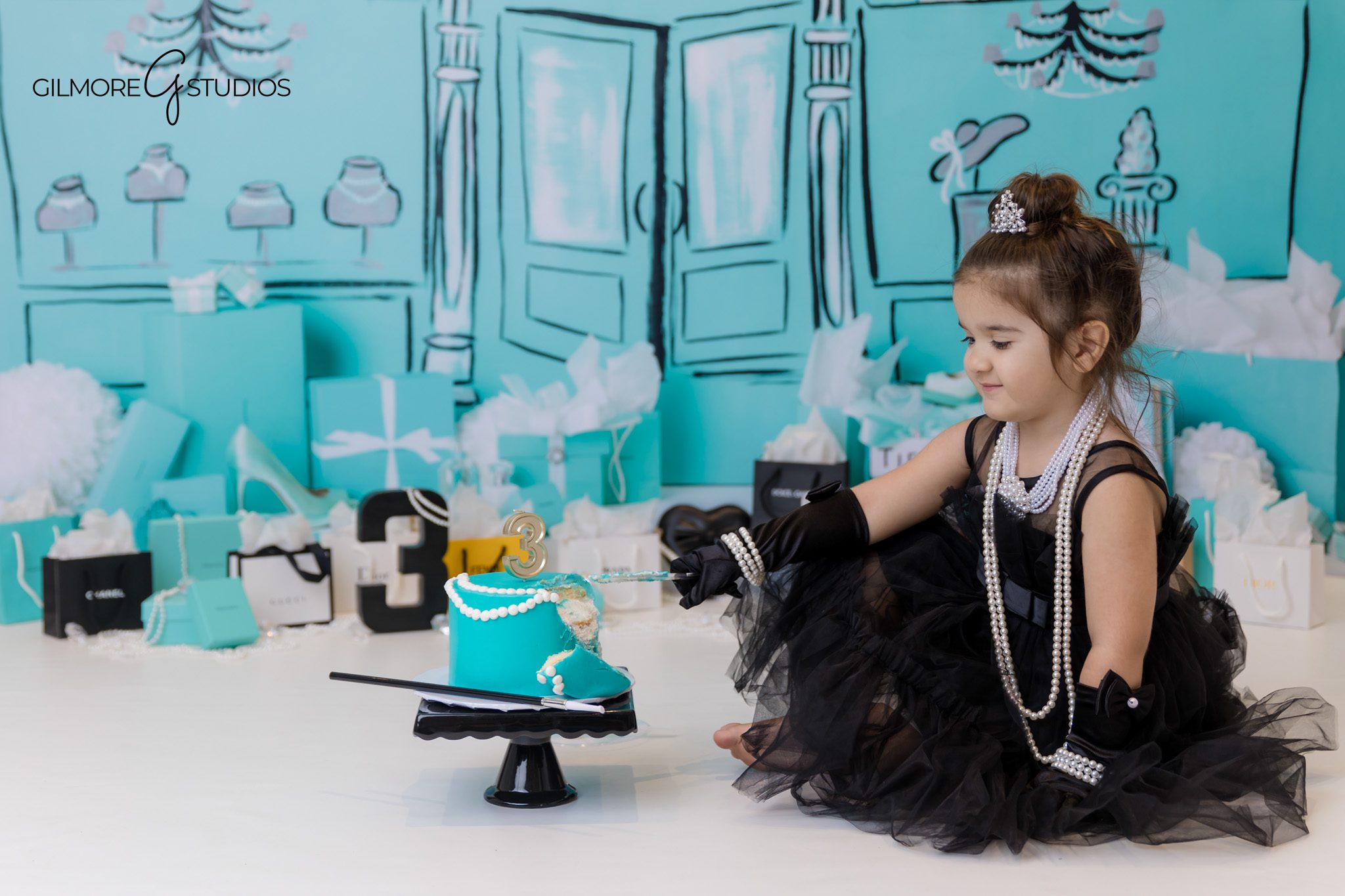 Tiffany’s theme portrait photography with girly and polished style.
Photographer capturing girl laughing in Tiffany blue environment.