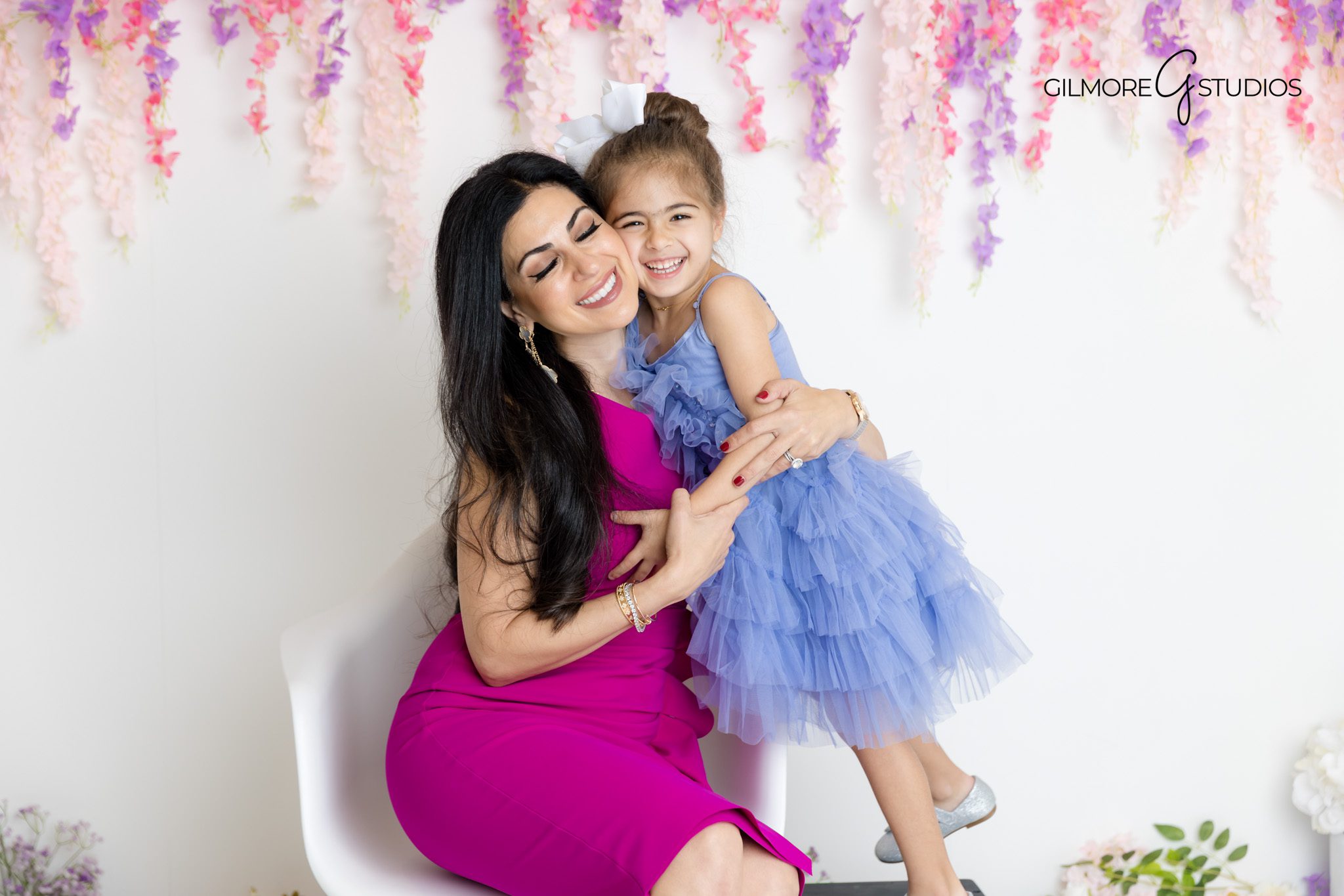 Winter Frozen portrait photographer capturing soft and sweet smiles.

Frozen birthday photography featuring snowflake toss moment.
