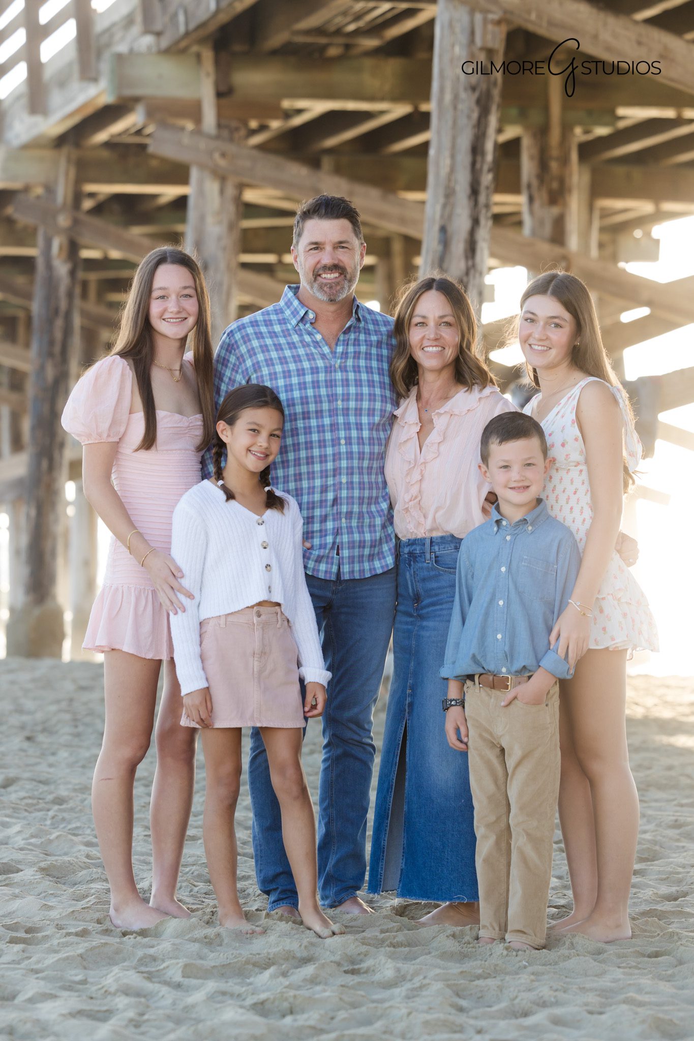 Newport Beach portrait photographer photographing children playing near the pier.

Candid family photography at Newport Beach during golden hour mini session.