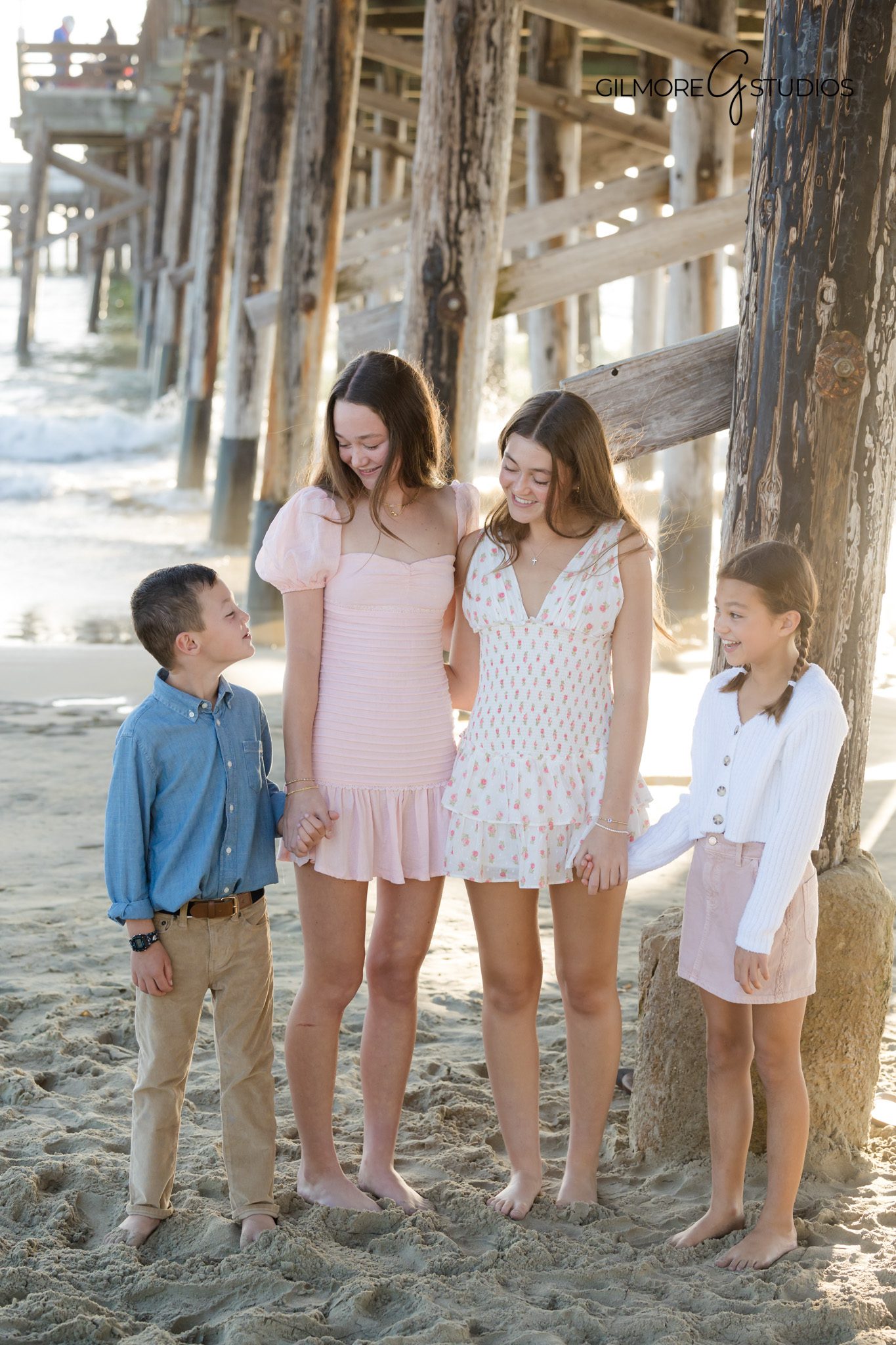 Family mini session at Newport Pier with warm coastal lighting.

Newport Beach photographer capturing candid laughter during family portraits.