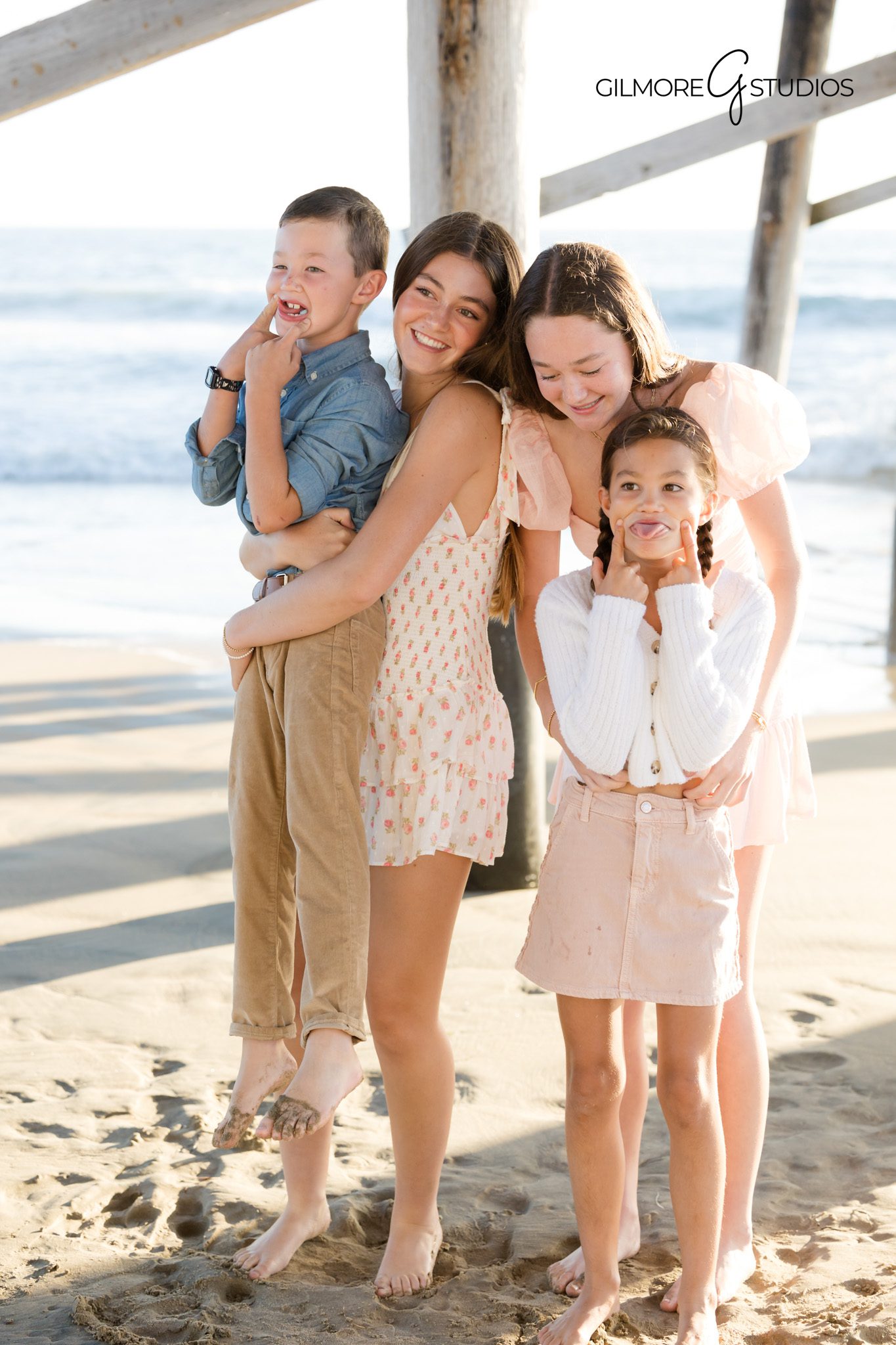 Newport Beach portrait photographer capturing parents with toddler on the beach.

Mini session photographer documenting family moment under Newport pier.
