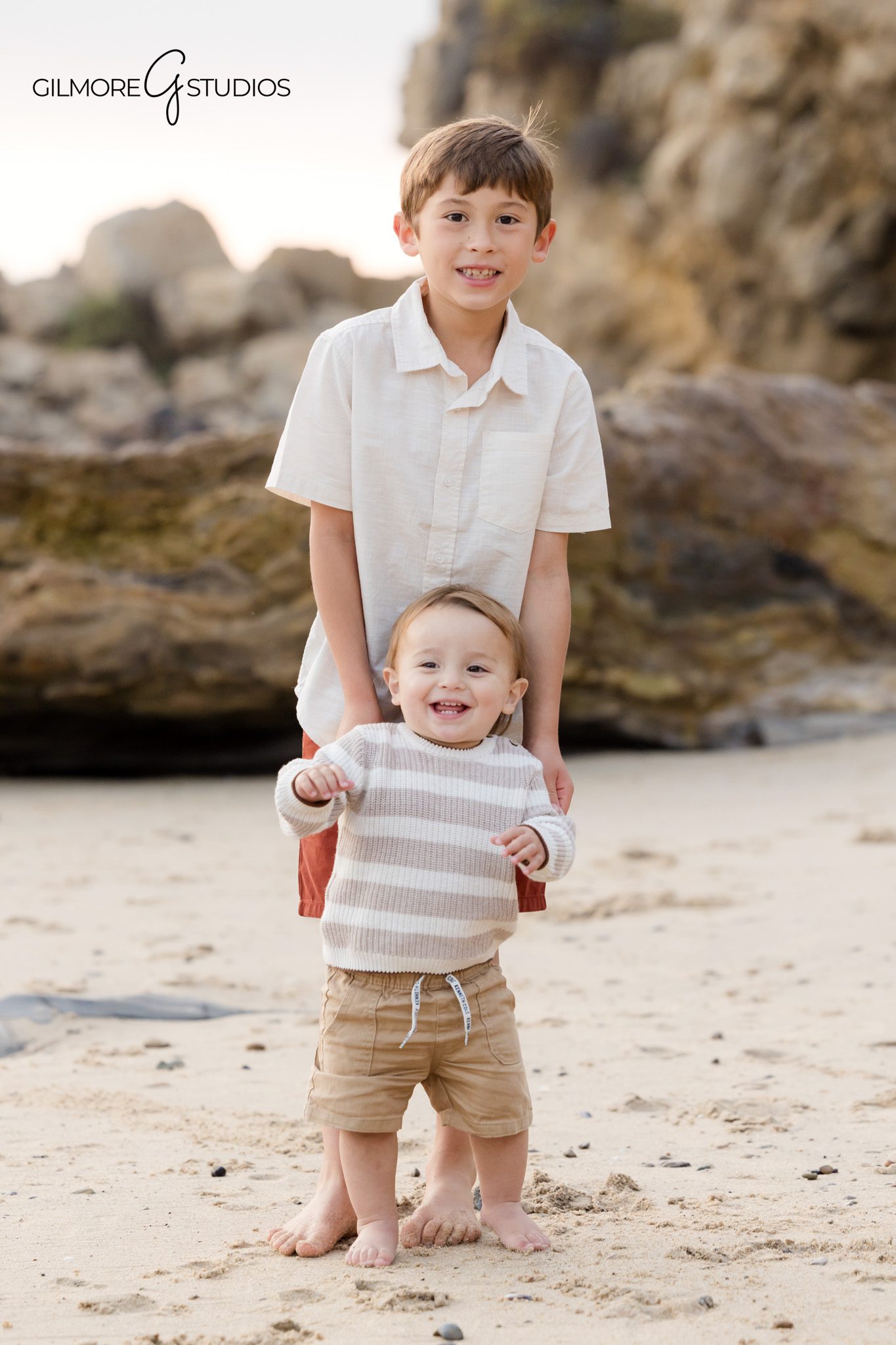 Newport Beach family photographer photographing children playing in the sand.

Family portrait photography with coastal cliffs at Little Corona Beach.