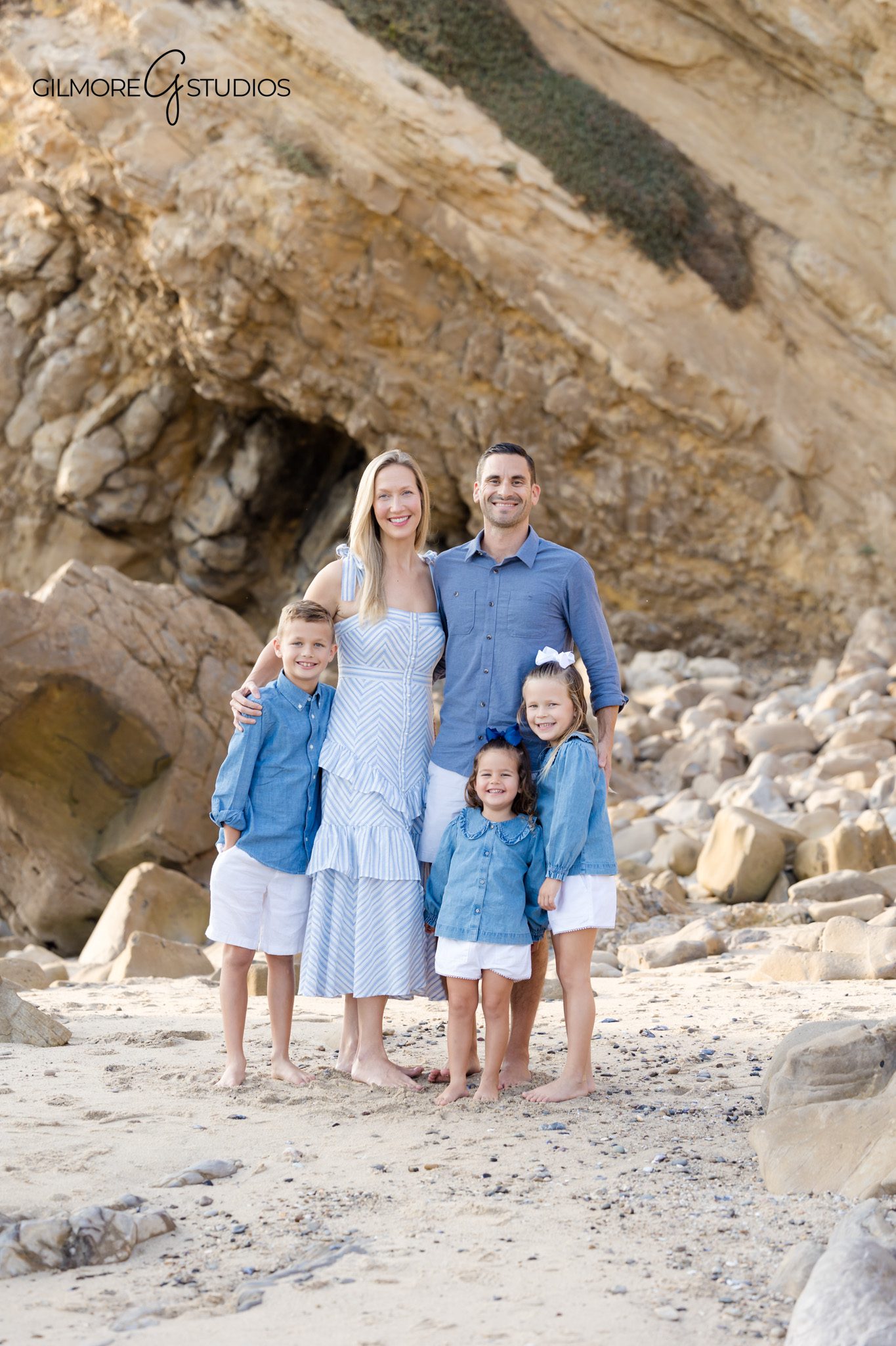 Orange County photographer family mini session at Little Corona

CDM coastal family portrait photography