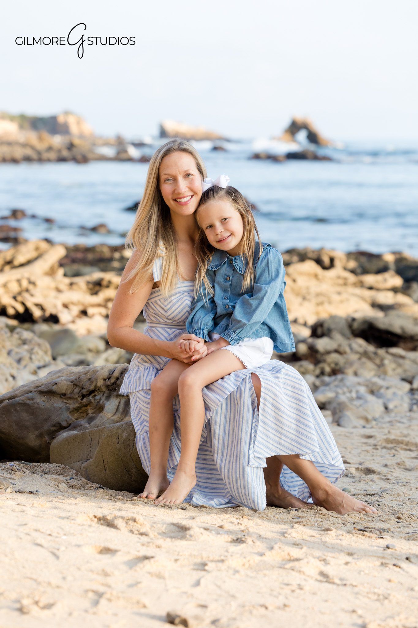 Sibling portraits on rocks Little Corona photography

Newport Beach sibling mini session photographer