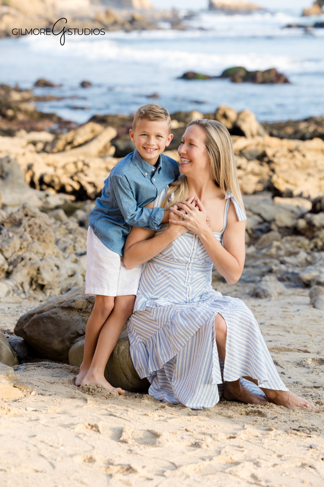 CDM family mini photographer coastal portraits

Orange County beach photography for families